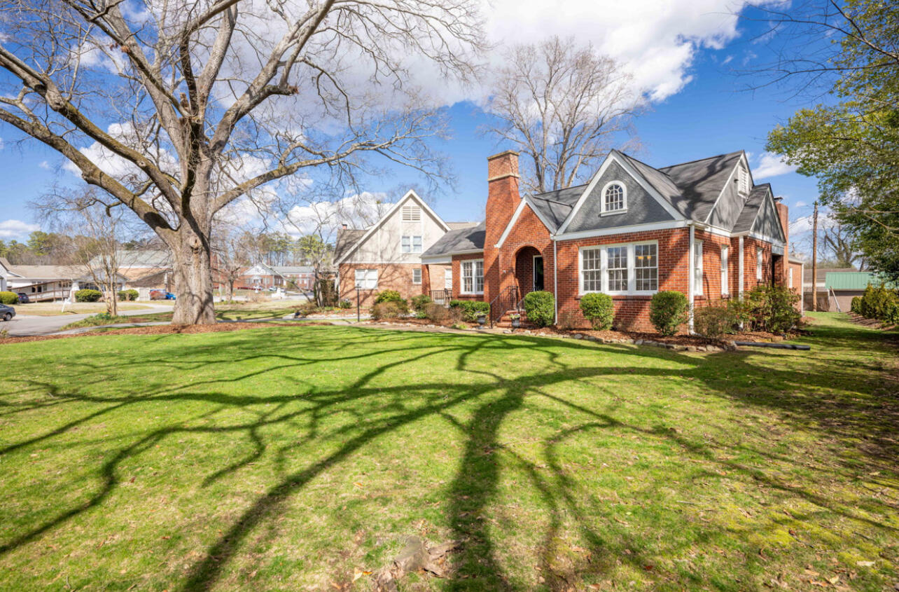 16 S Sweetbriar Avenue