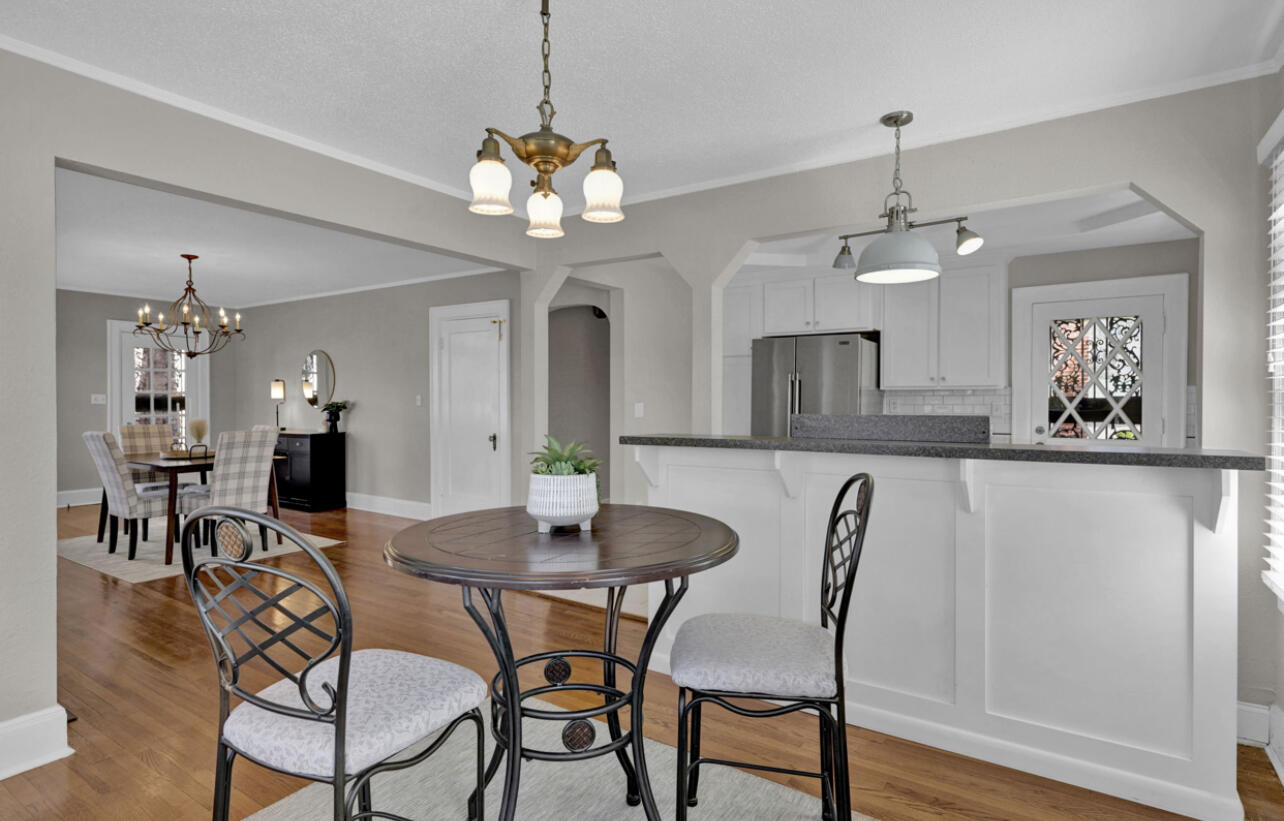 16 S Sweetbriar Avenue
