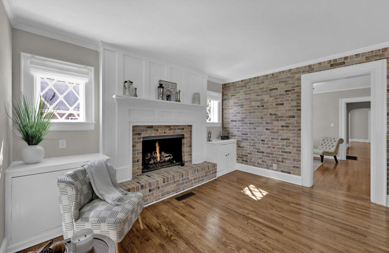 16 S Sweetbriar Avenue