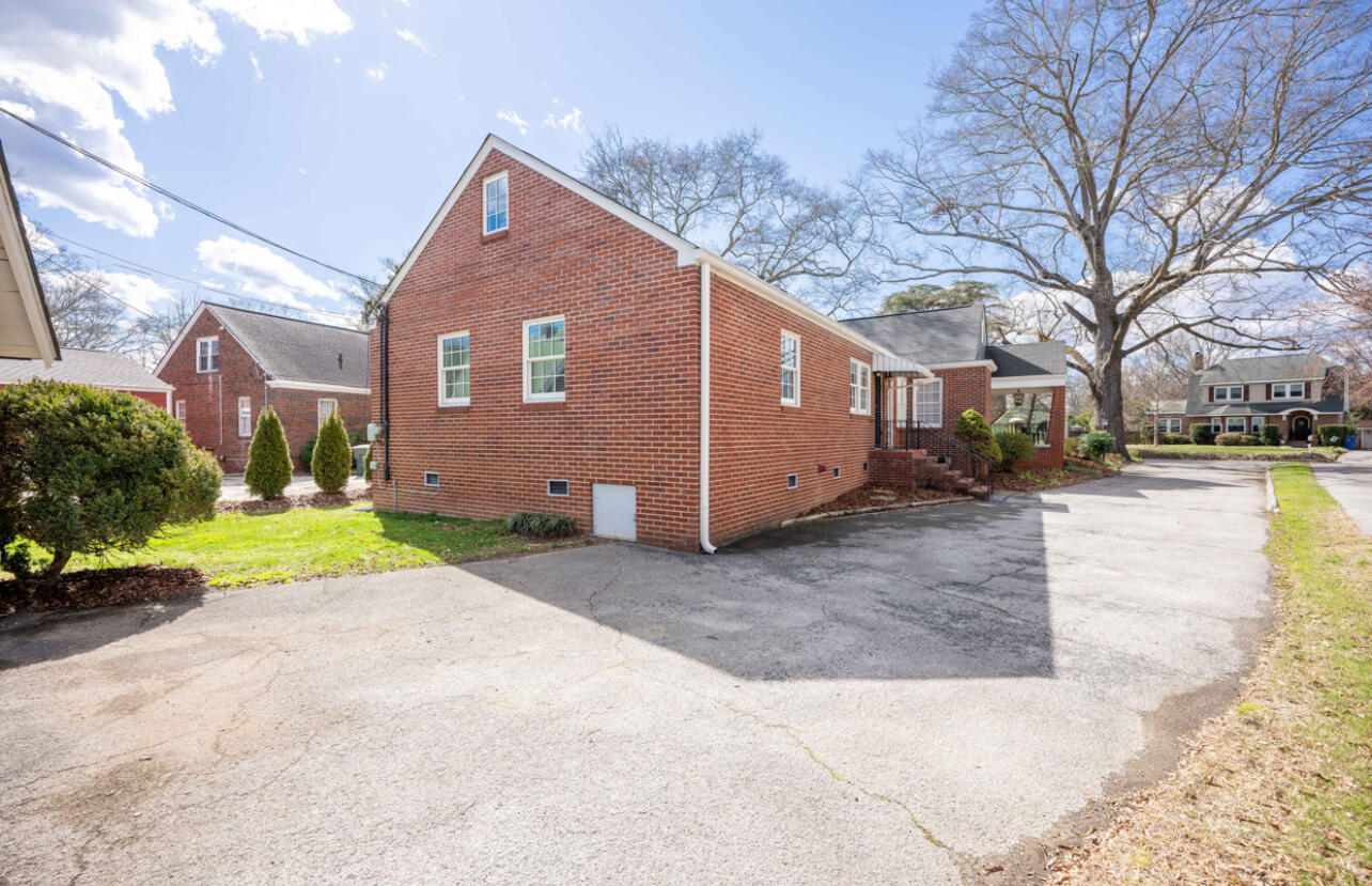16 S Sweetbriar Avenue