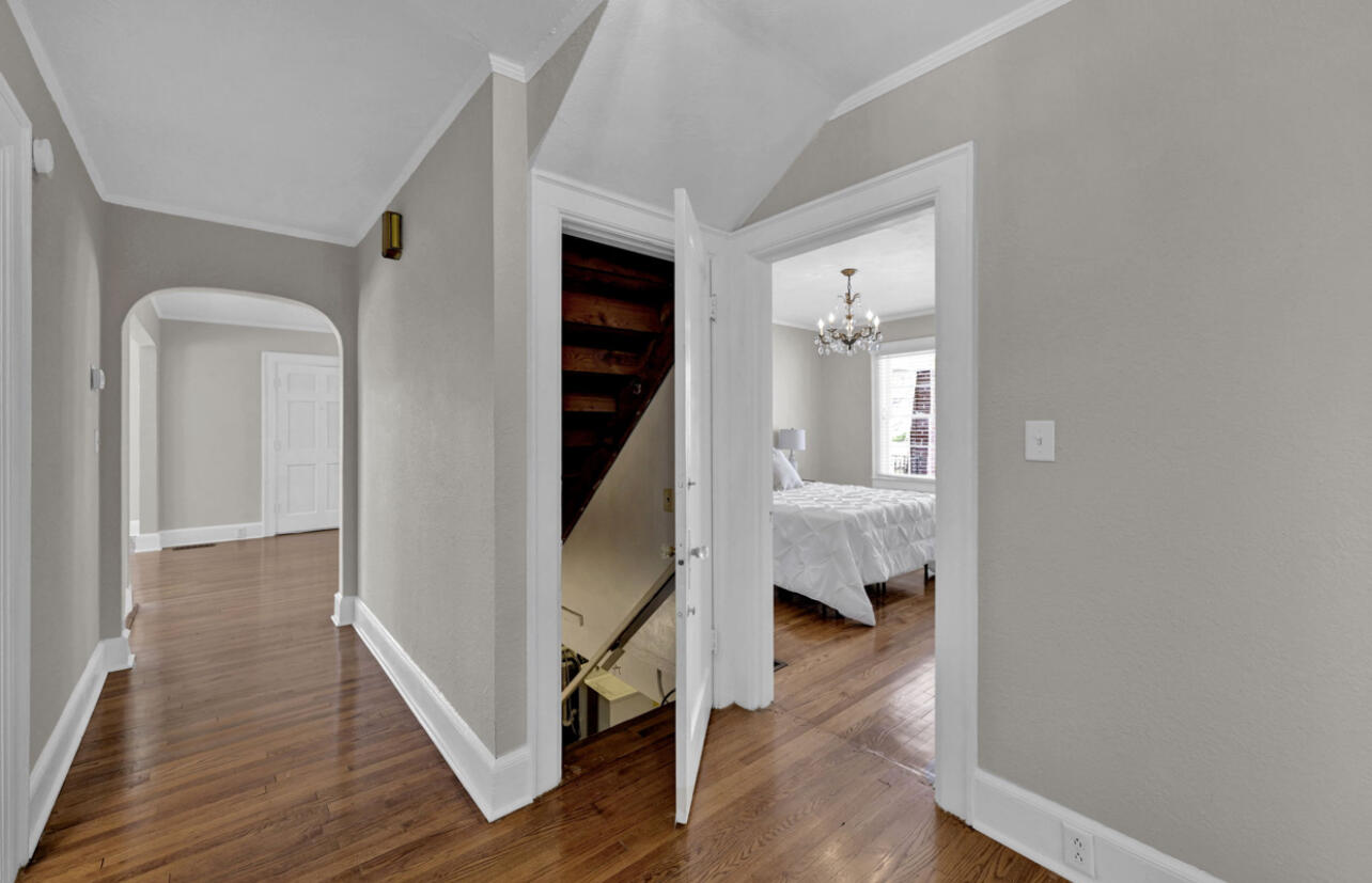 16 S Sweetbriar Avenue