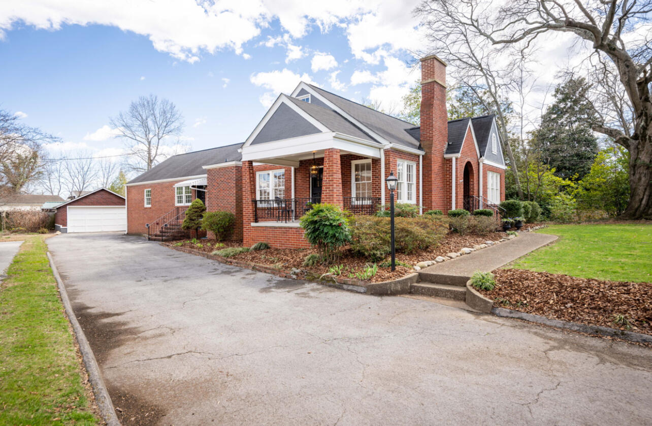 16 S Sweetbriar Avenue