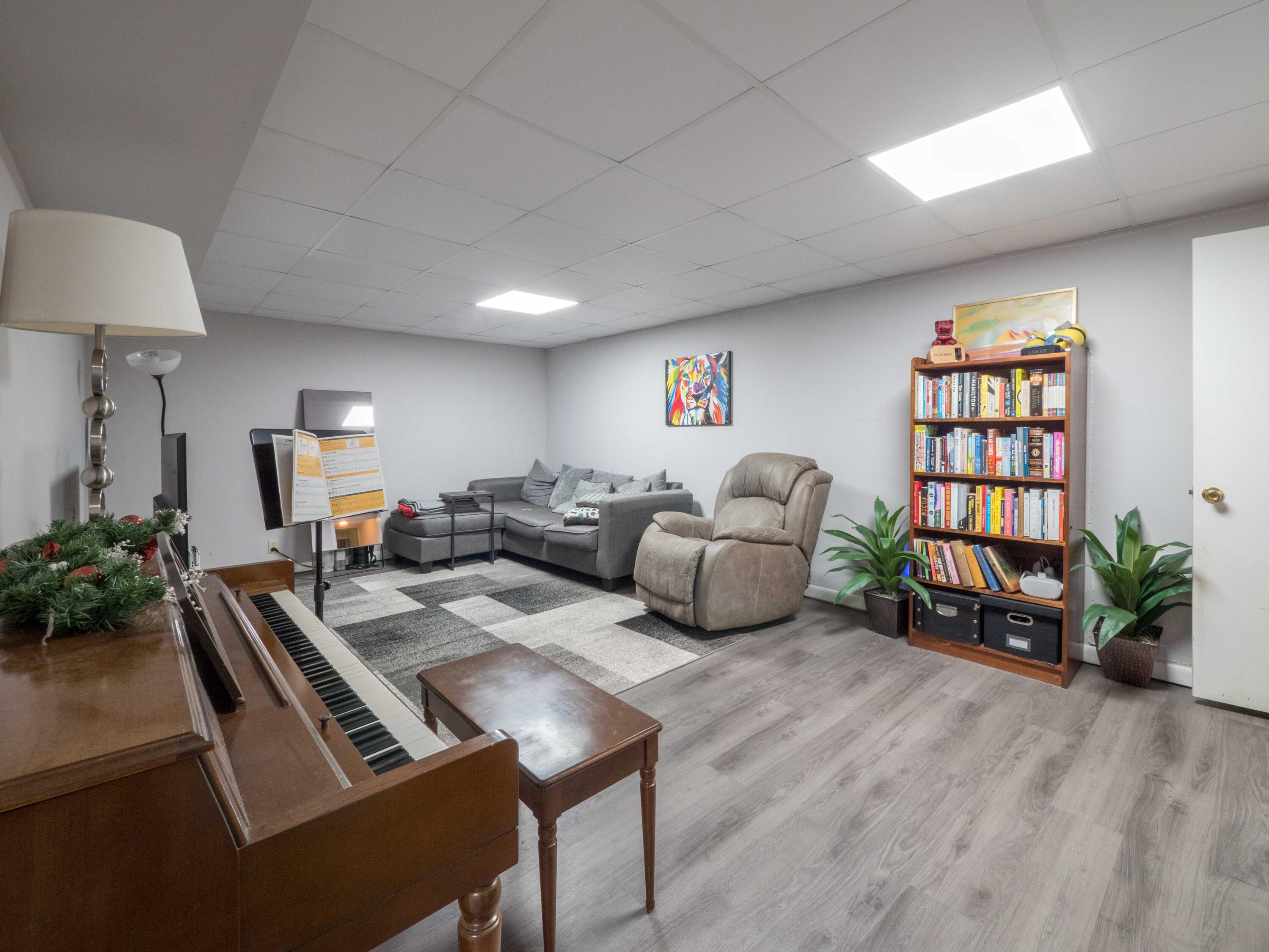 8616 Surry Circle