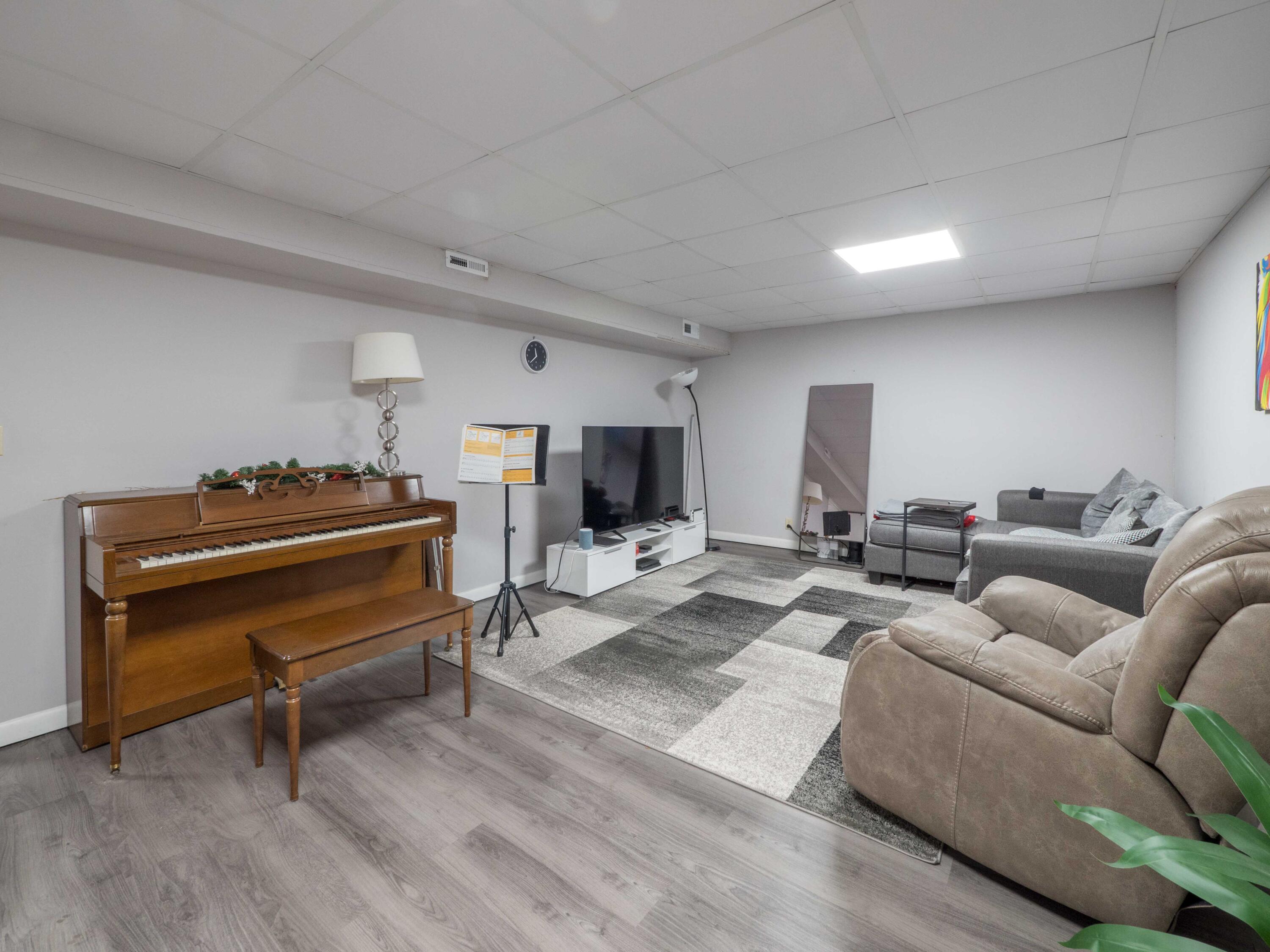 8616 Surry Circle