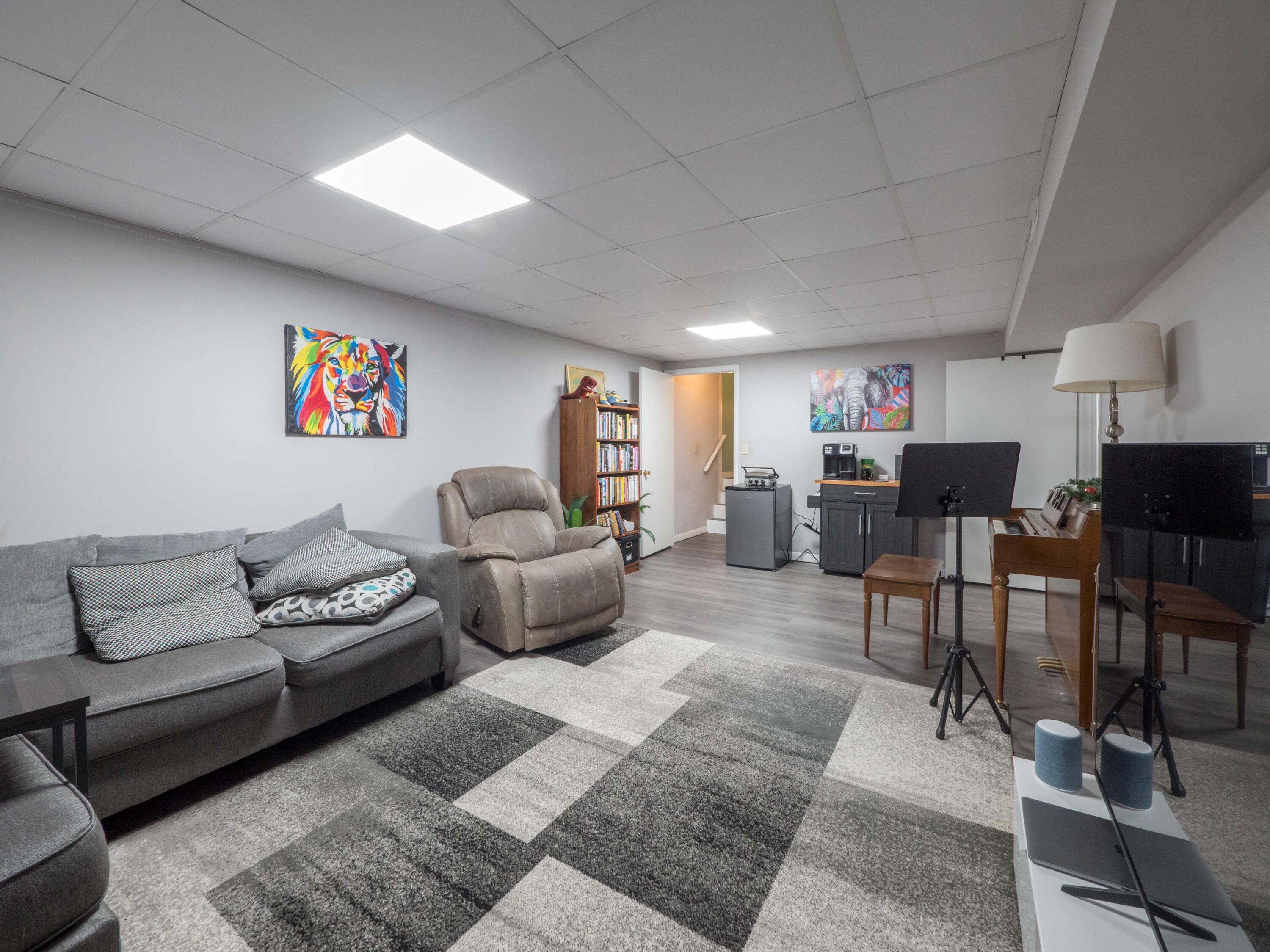 8616 Surry Circle