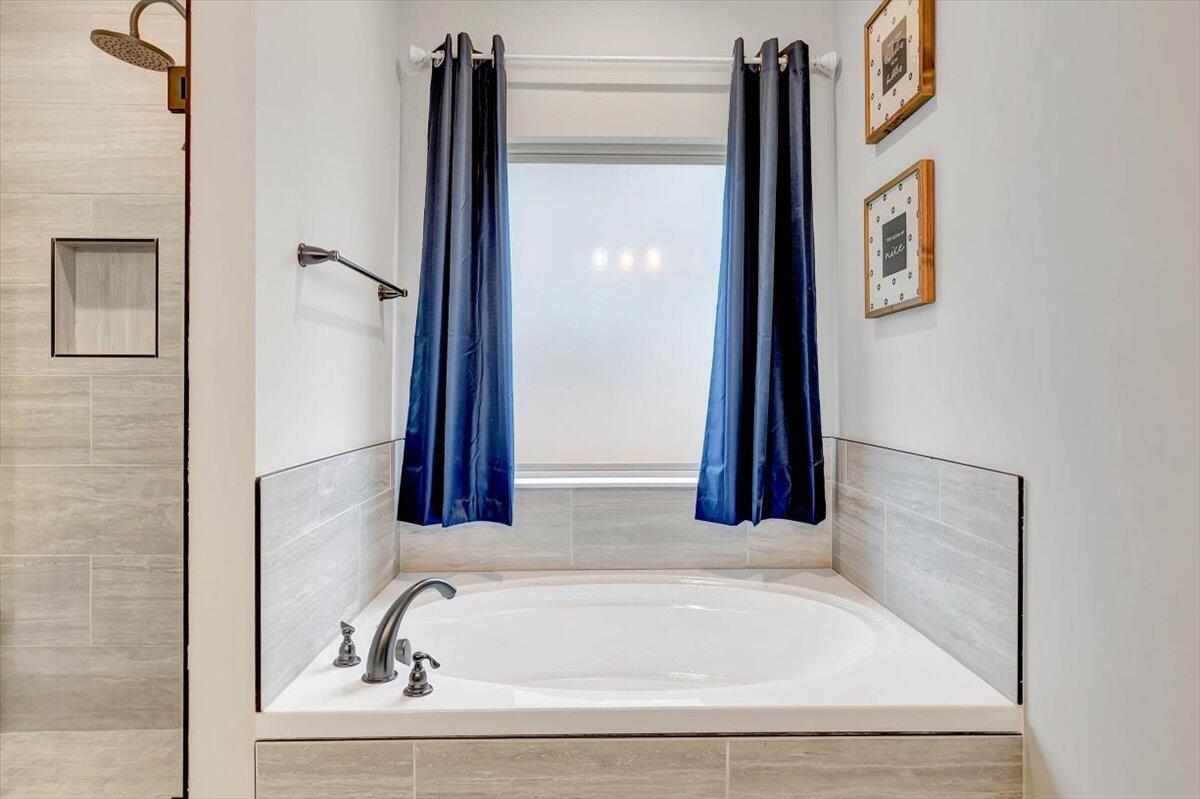 142 NW Opal Trail