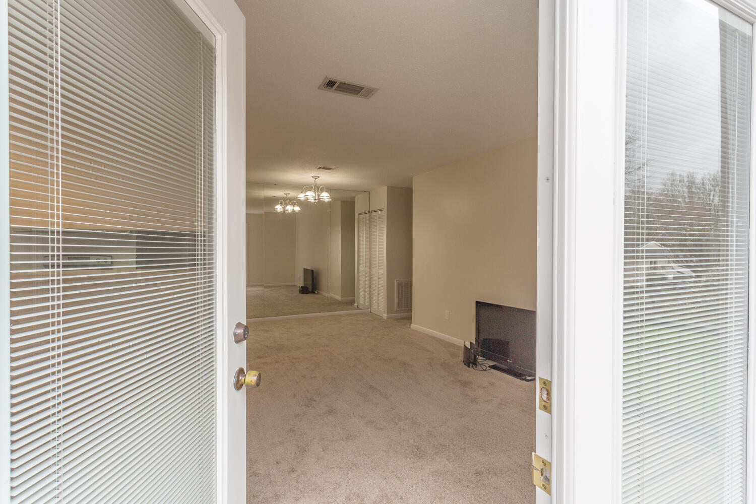 3908 N Quail Lane