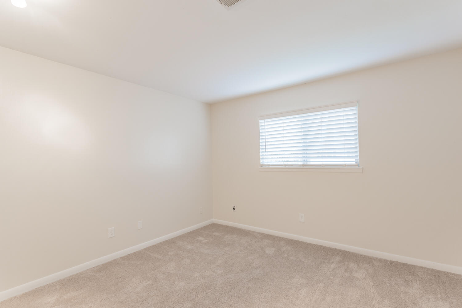 3908 N Quail Lane