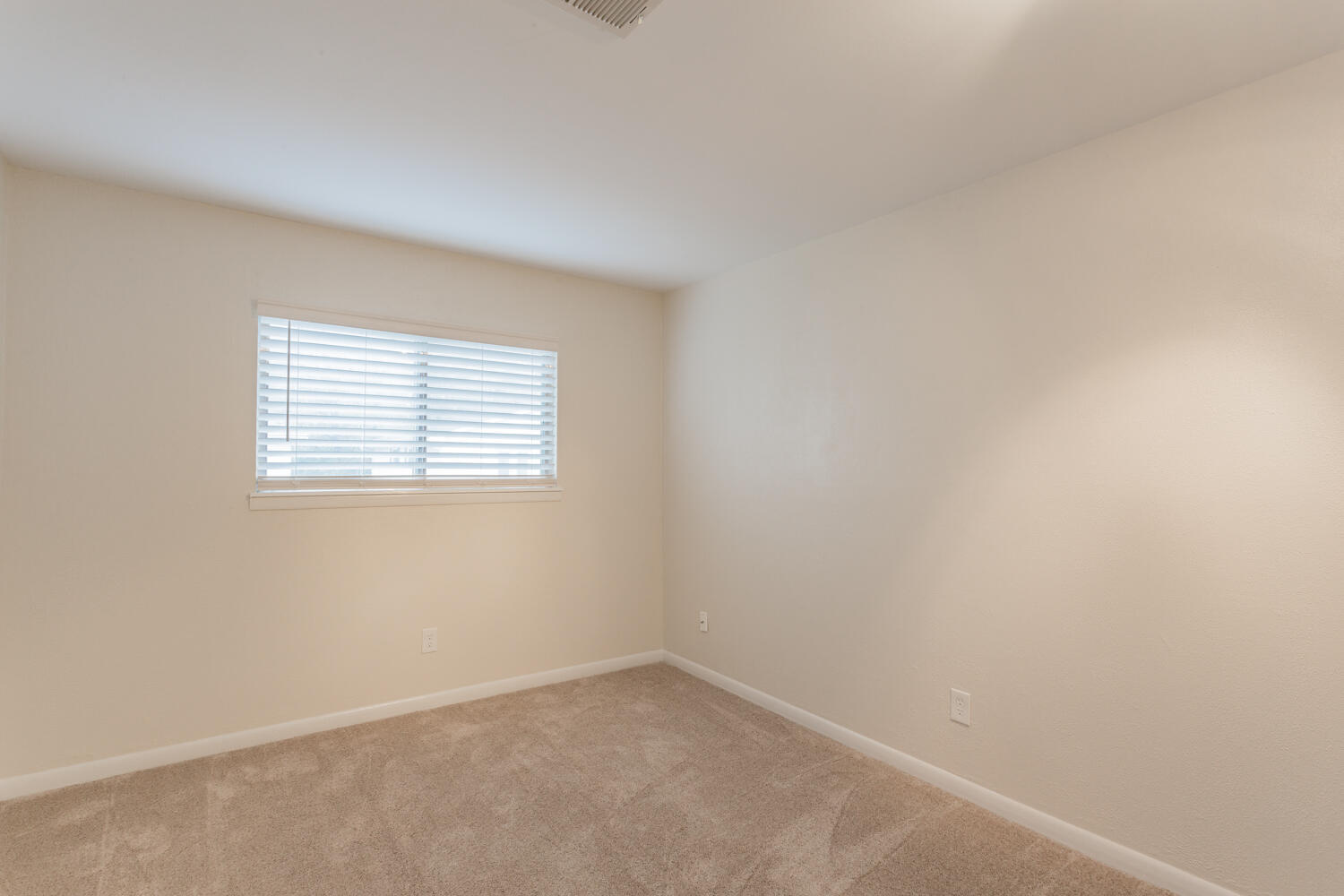 3908 N Quail Lane