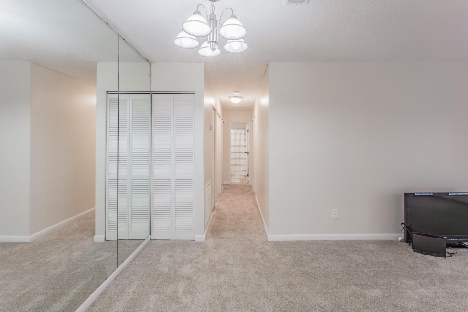 3908 N Quail Lane