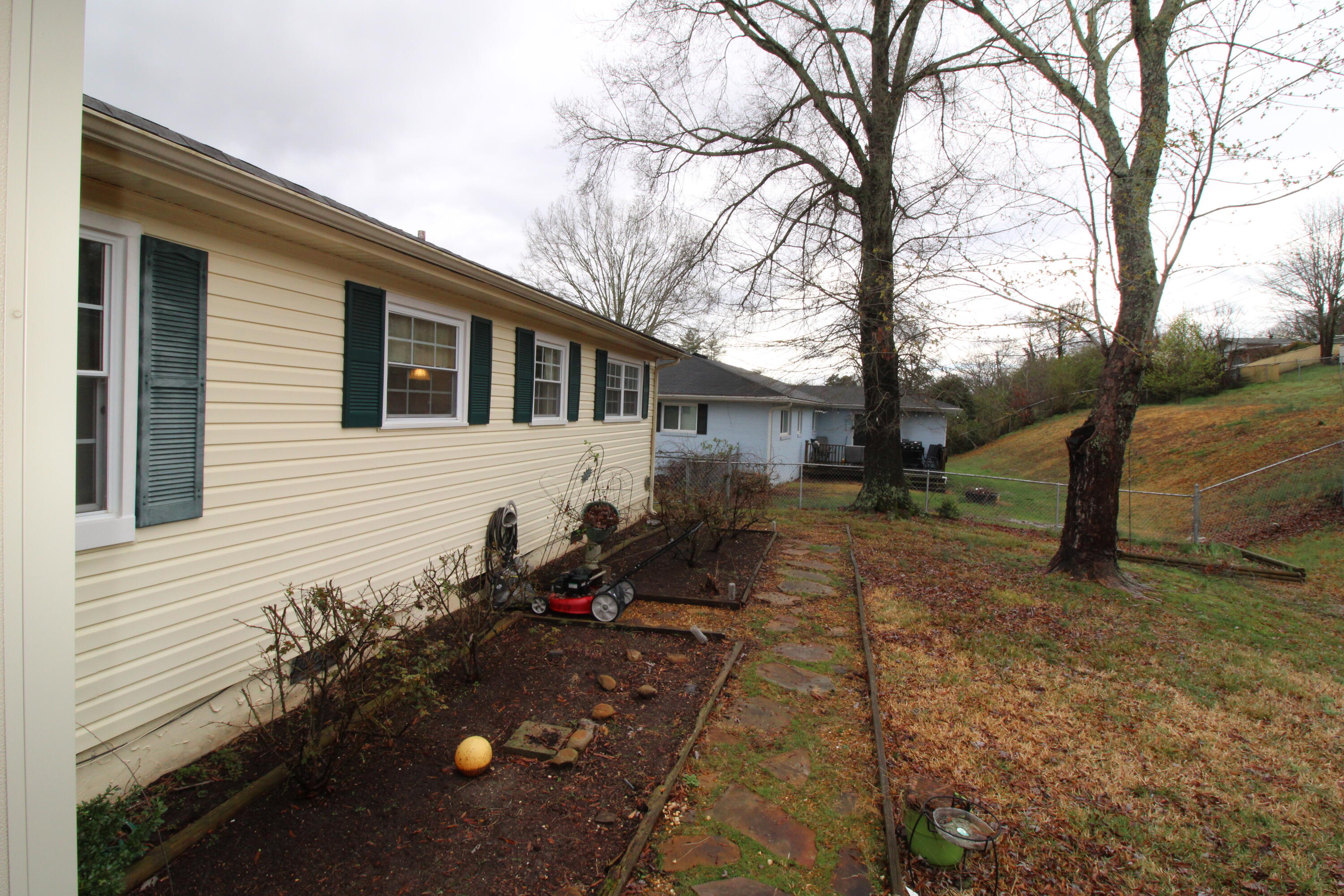 5742 Lyle Circle
