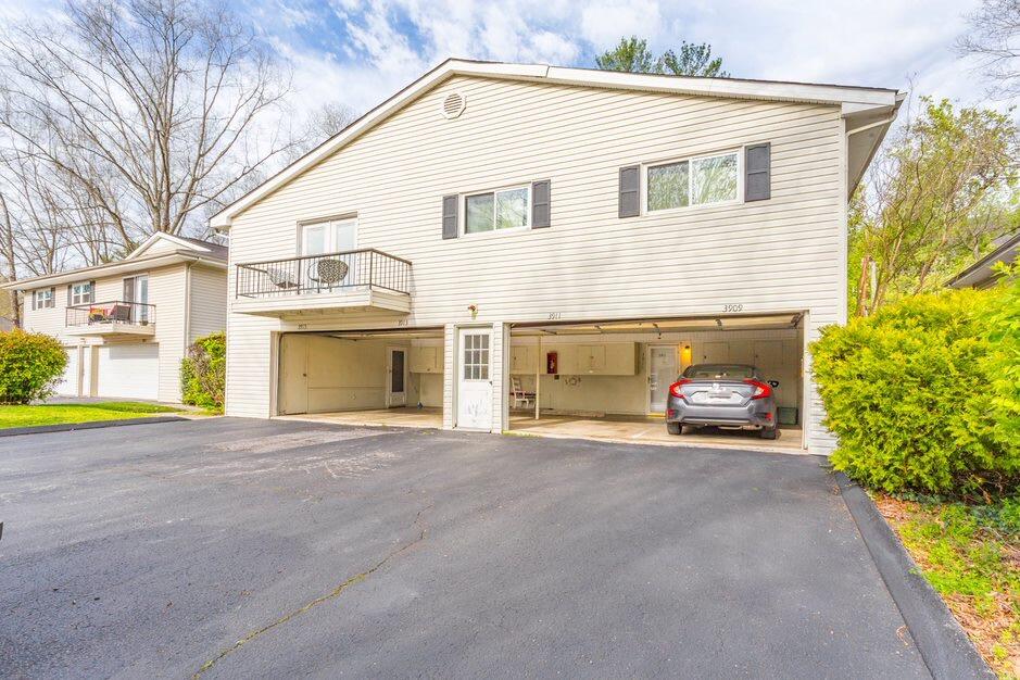 3911 N Quail Lane