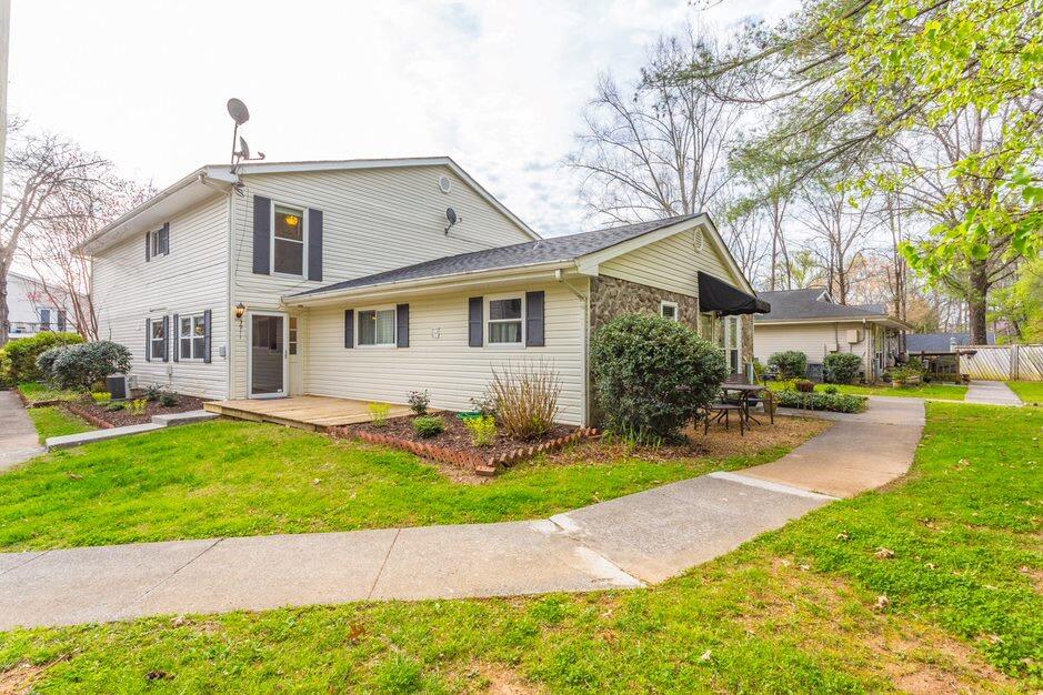3911 N Quail Lane