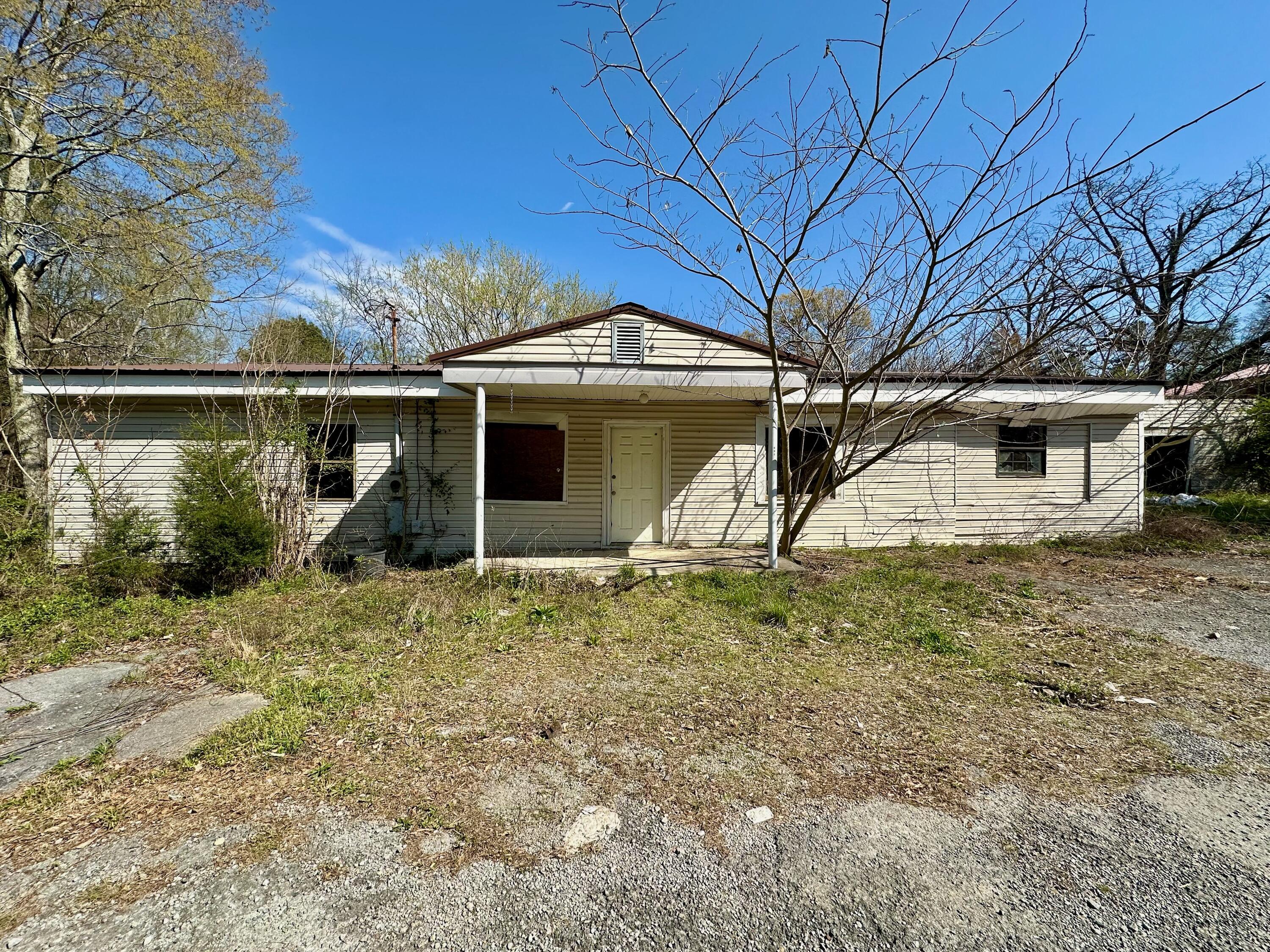 1104 W Main Street, LaFayette