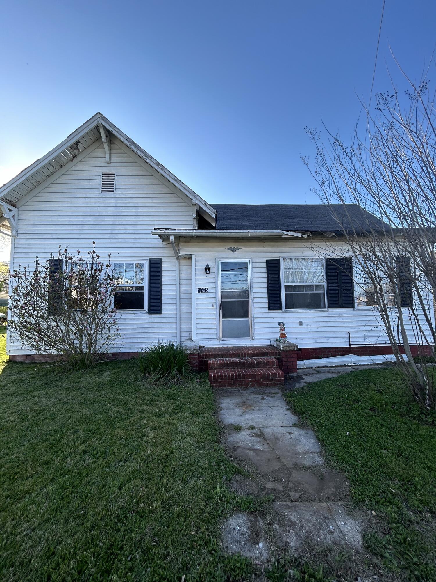 1065 N Main Street