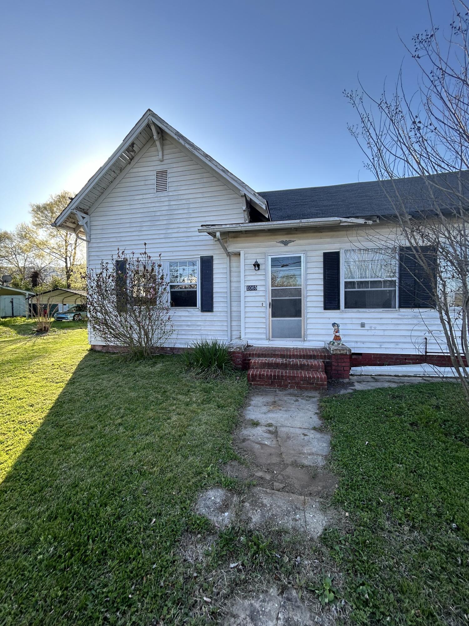 1065 N Main Street