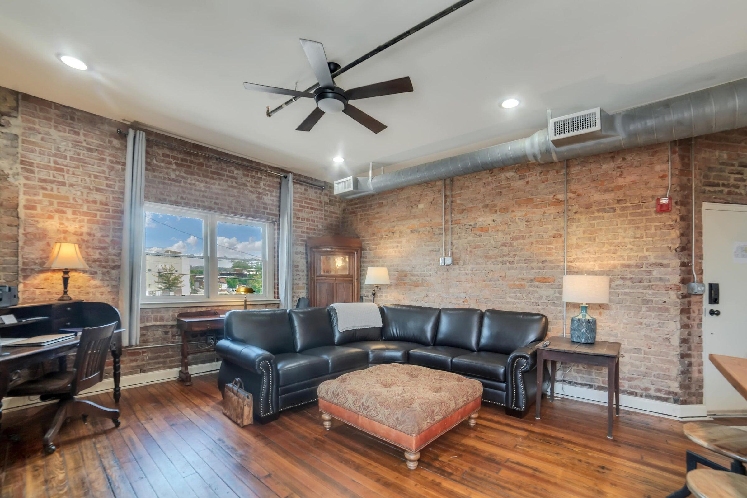 1617 Rossville Avenue, 2b