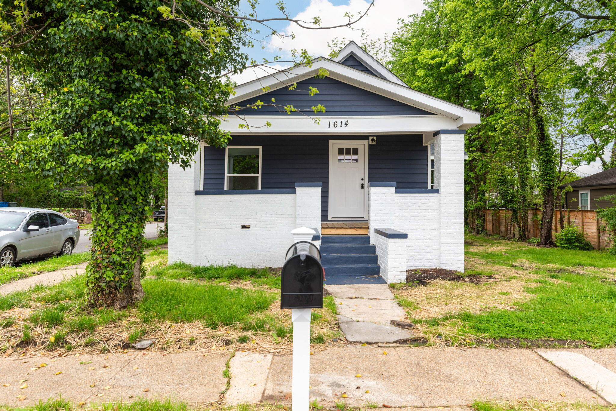 1614 E 12th Street
