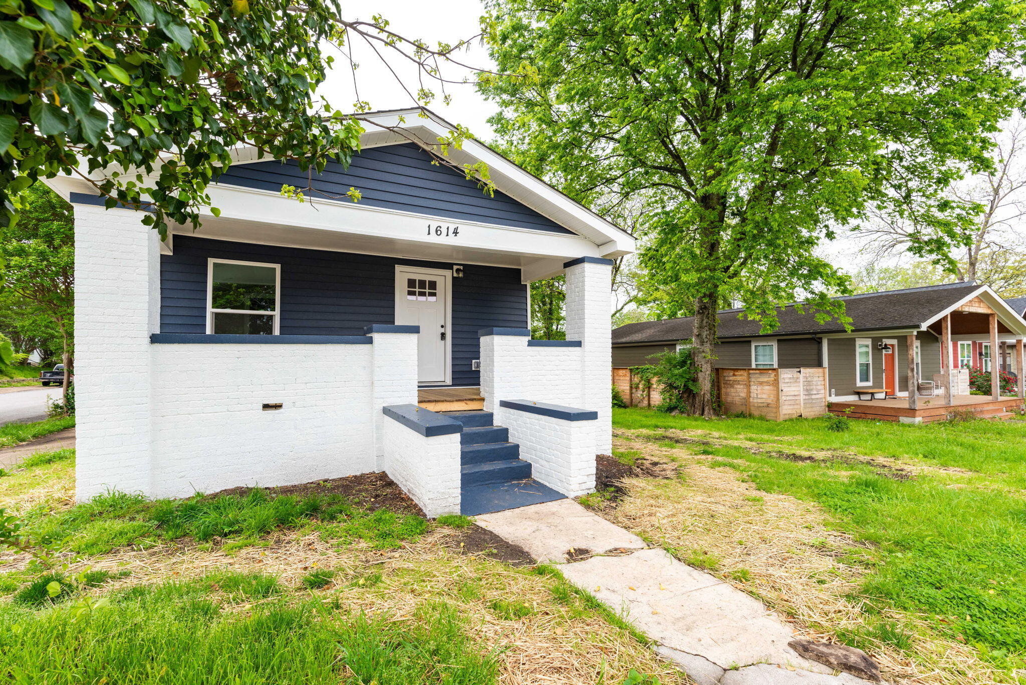 1614 E 12th Street