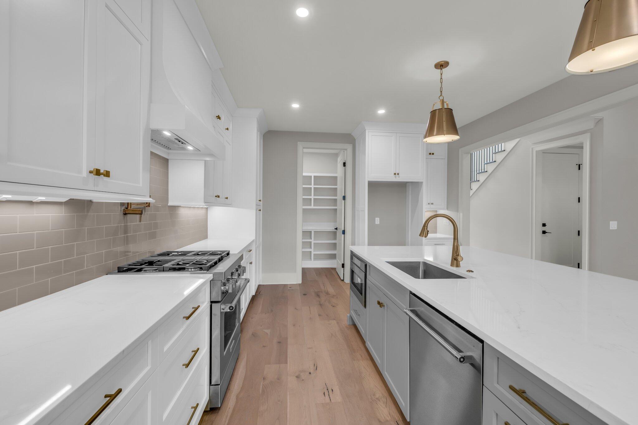 1399 London Woods Way, 20