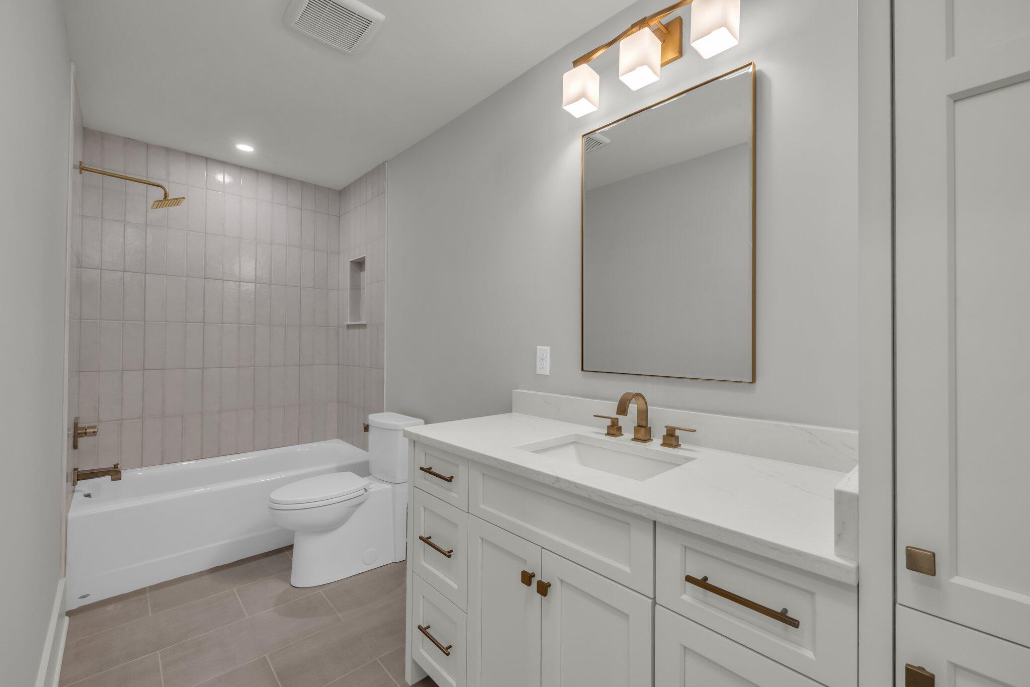 1399 London Woods Way, 20
