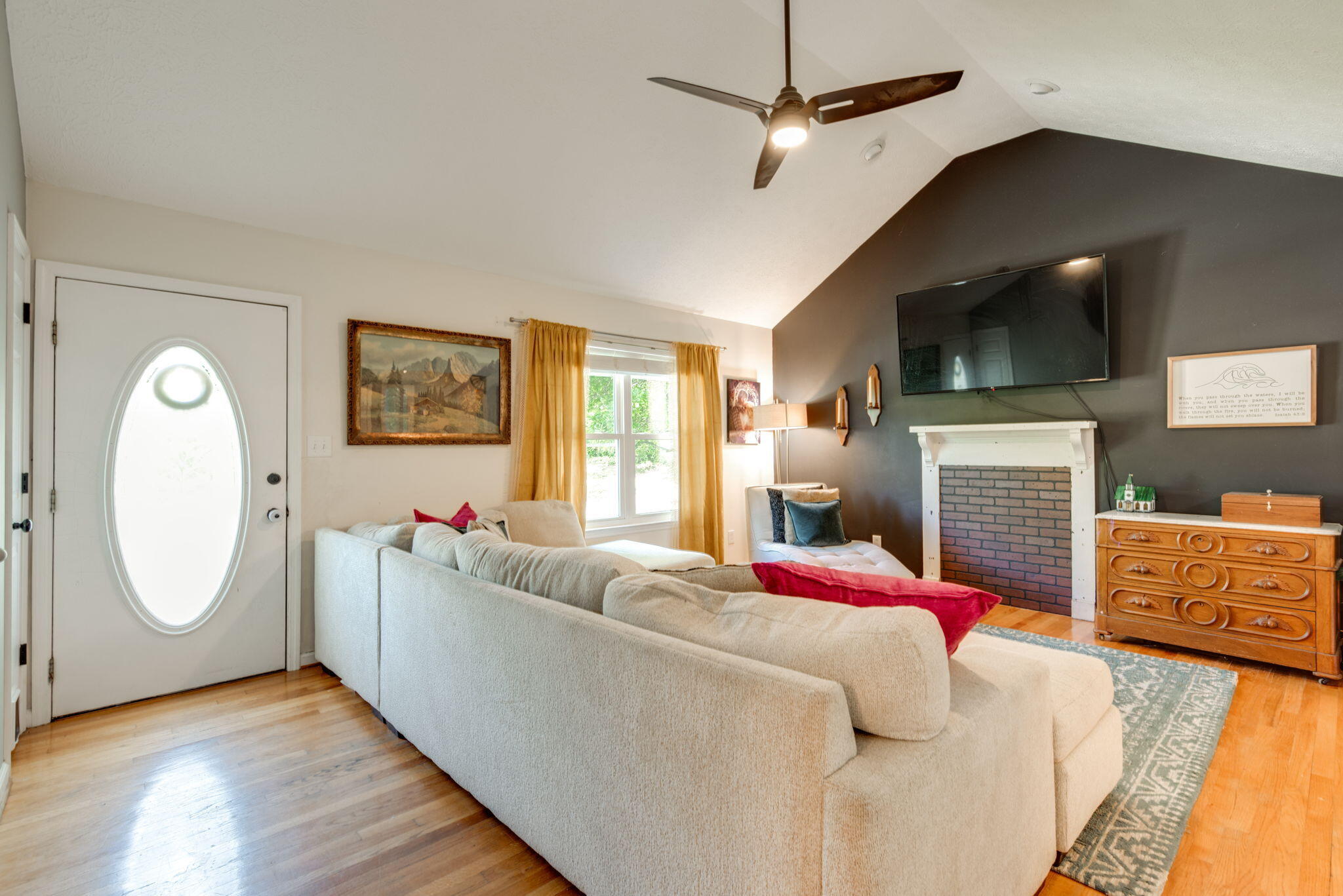 580 Middle View Drive