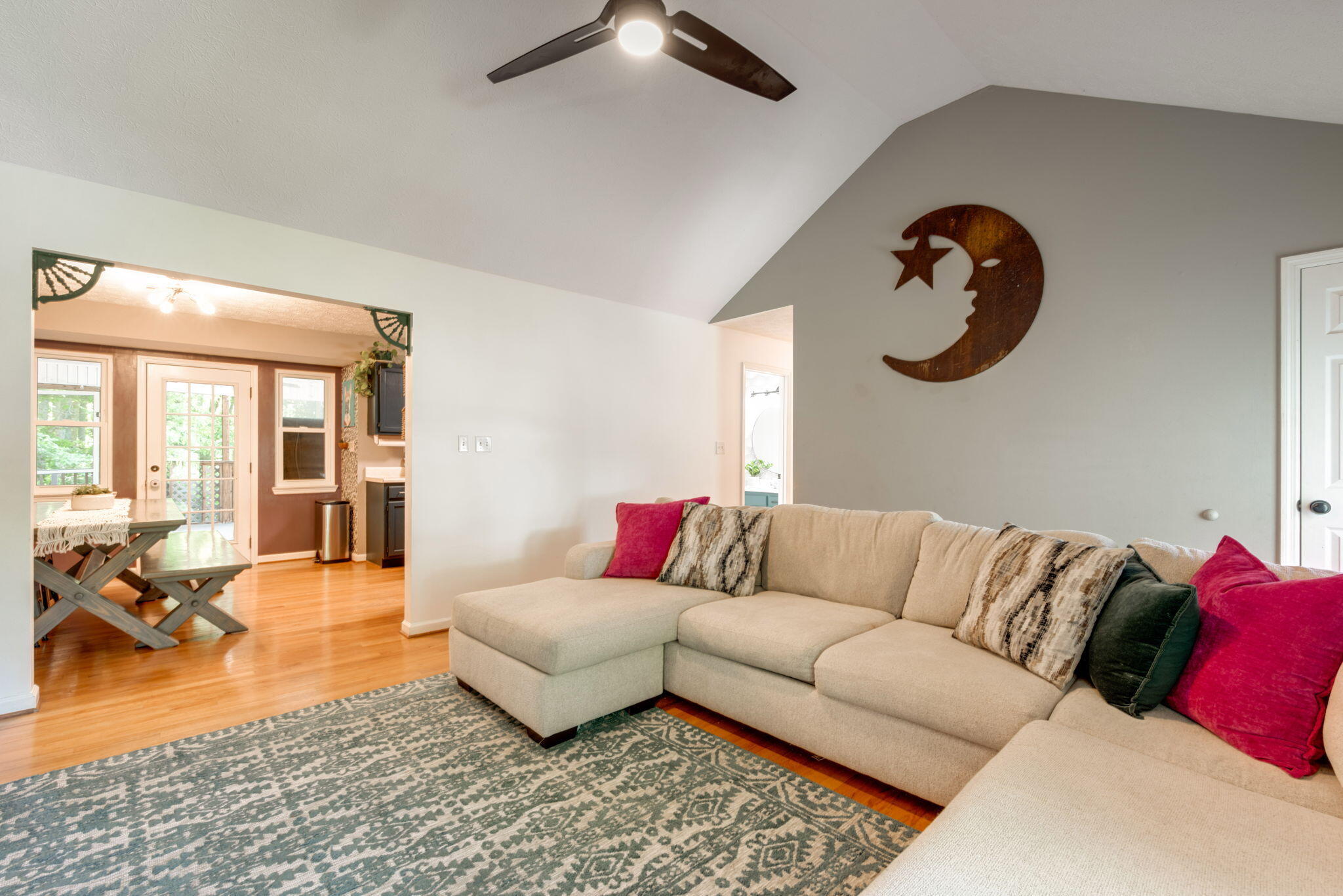 580 Middle View Drive
