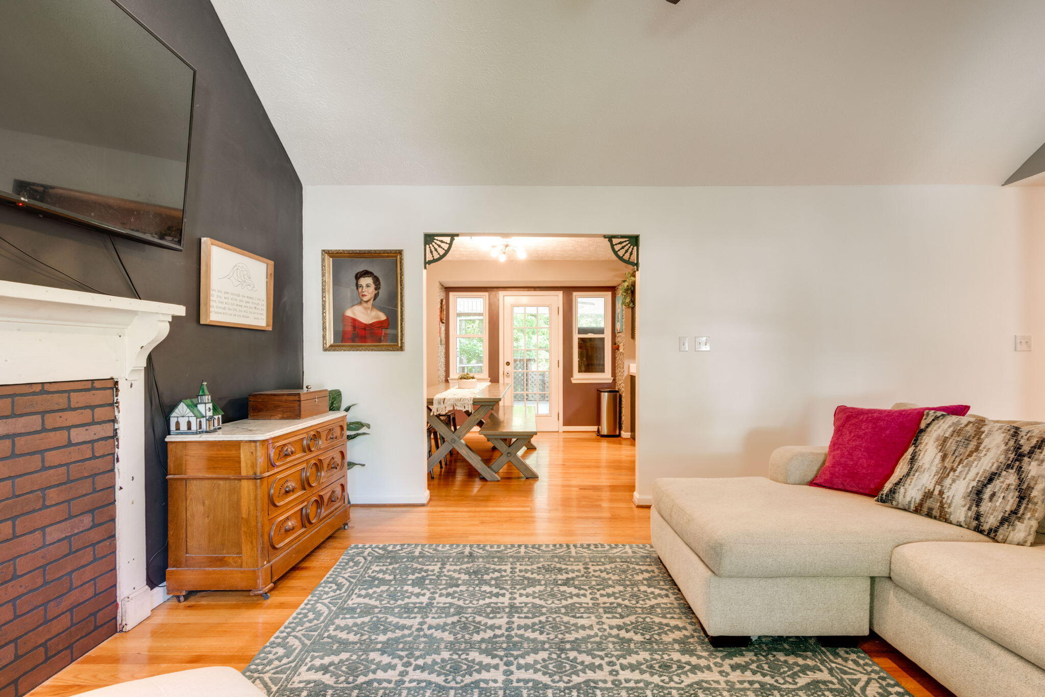 580 Middle View Drive