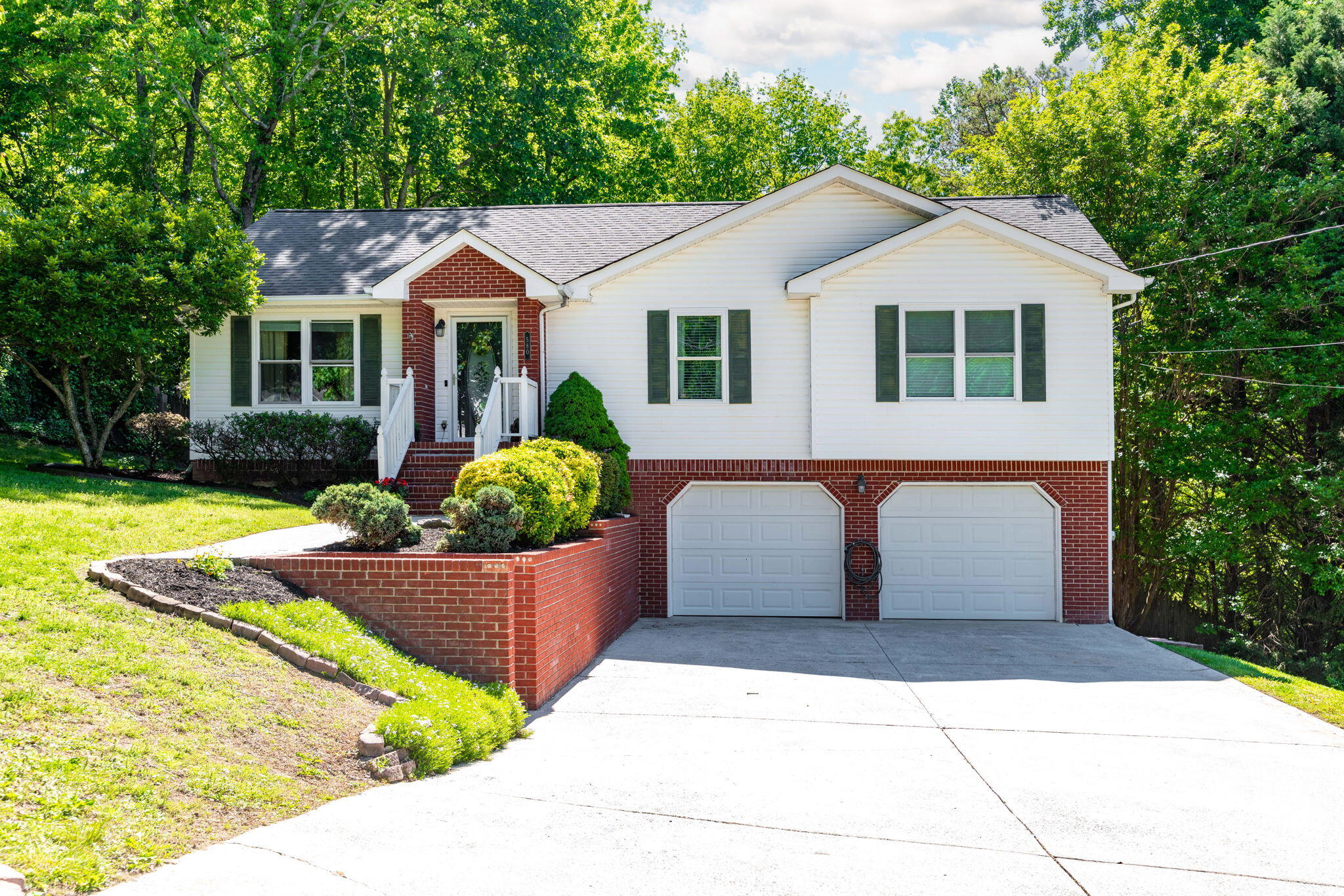 580 Middle View Drive