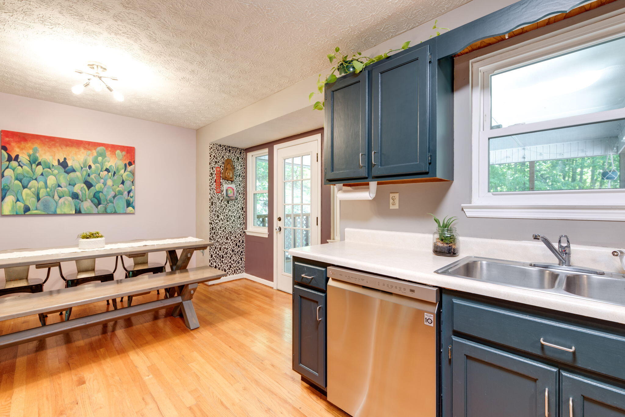 580 Middle View Drive