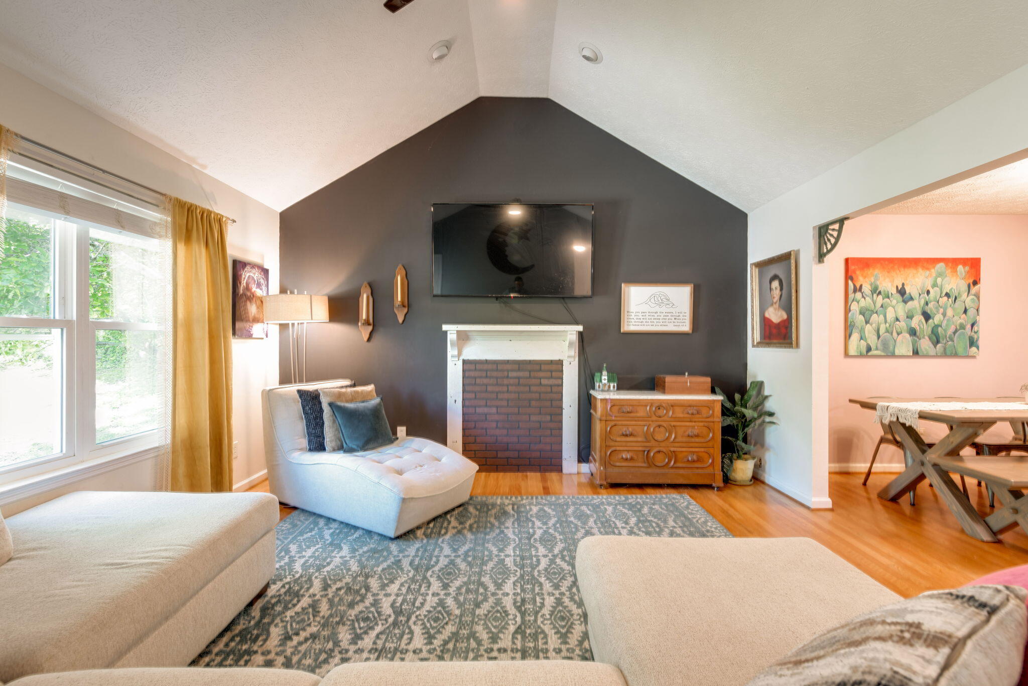 580 Middle View Drive