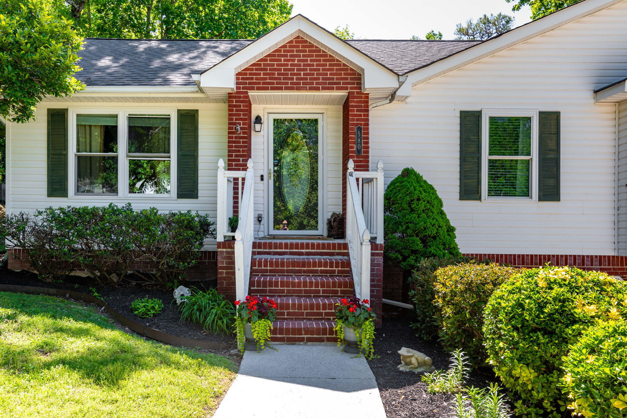 580 Middle View Drive
