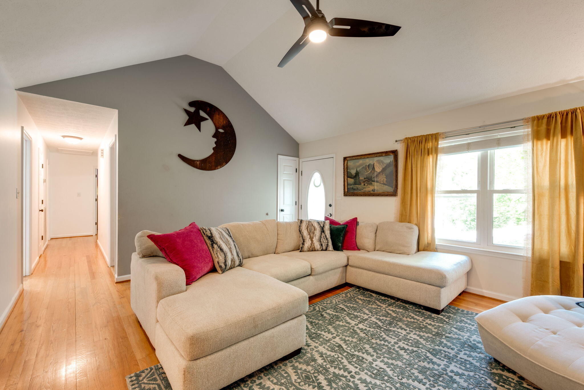 580 Middle View Drive