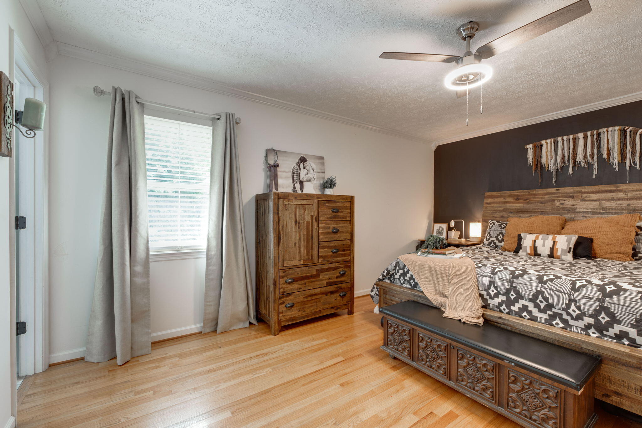 580 Middle View Drive