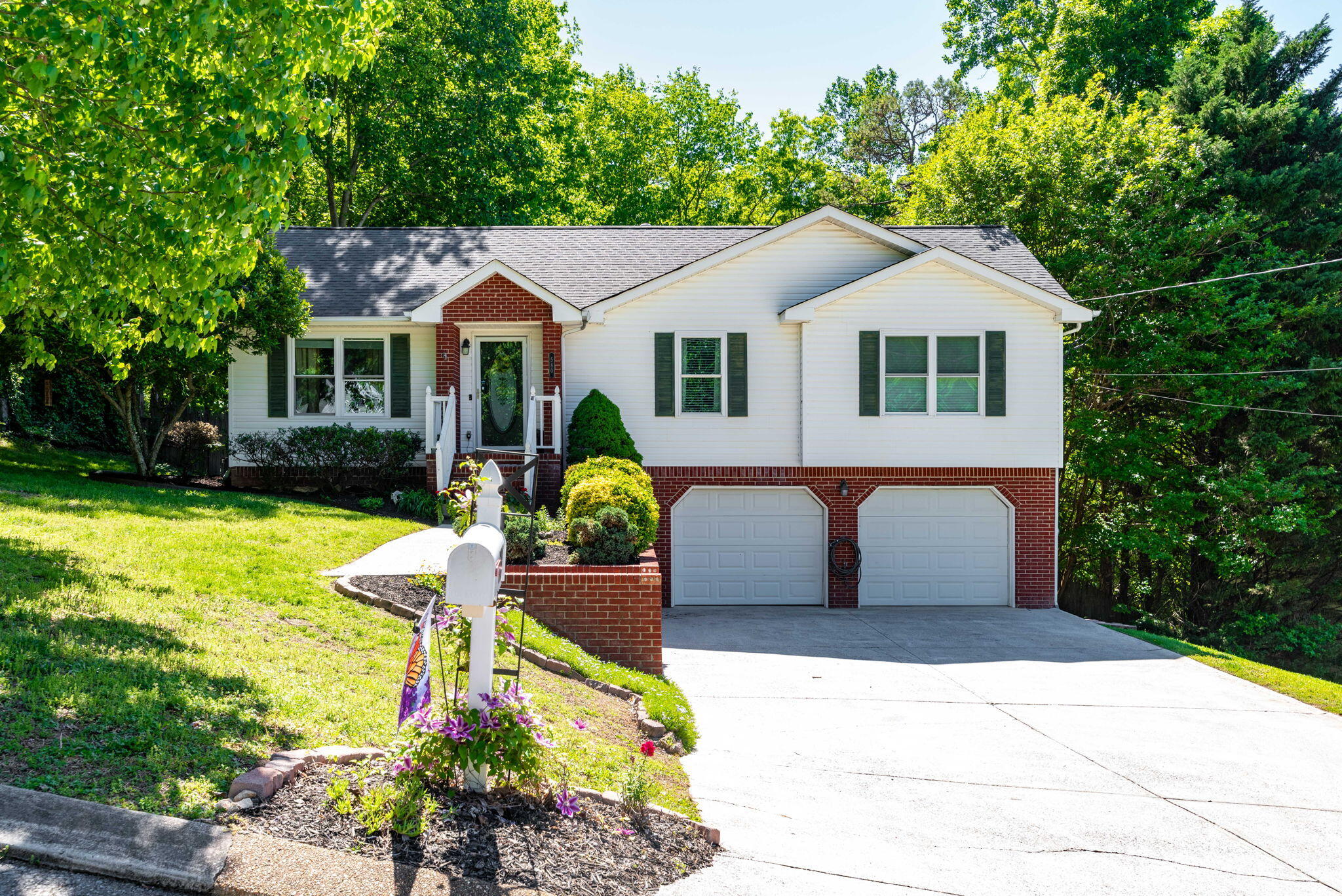 580 Middle View Drive