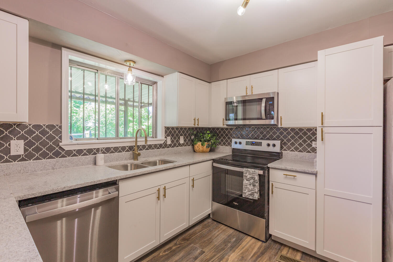 5016 Mimosa Circle