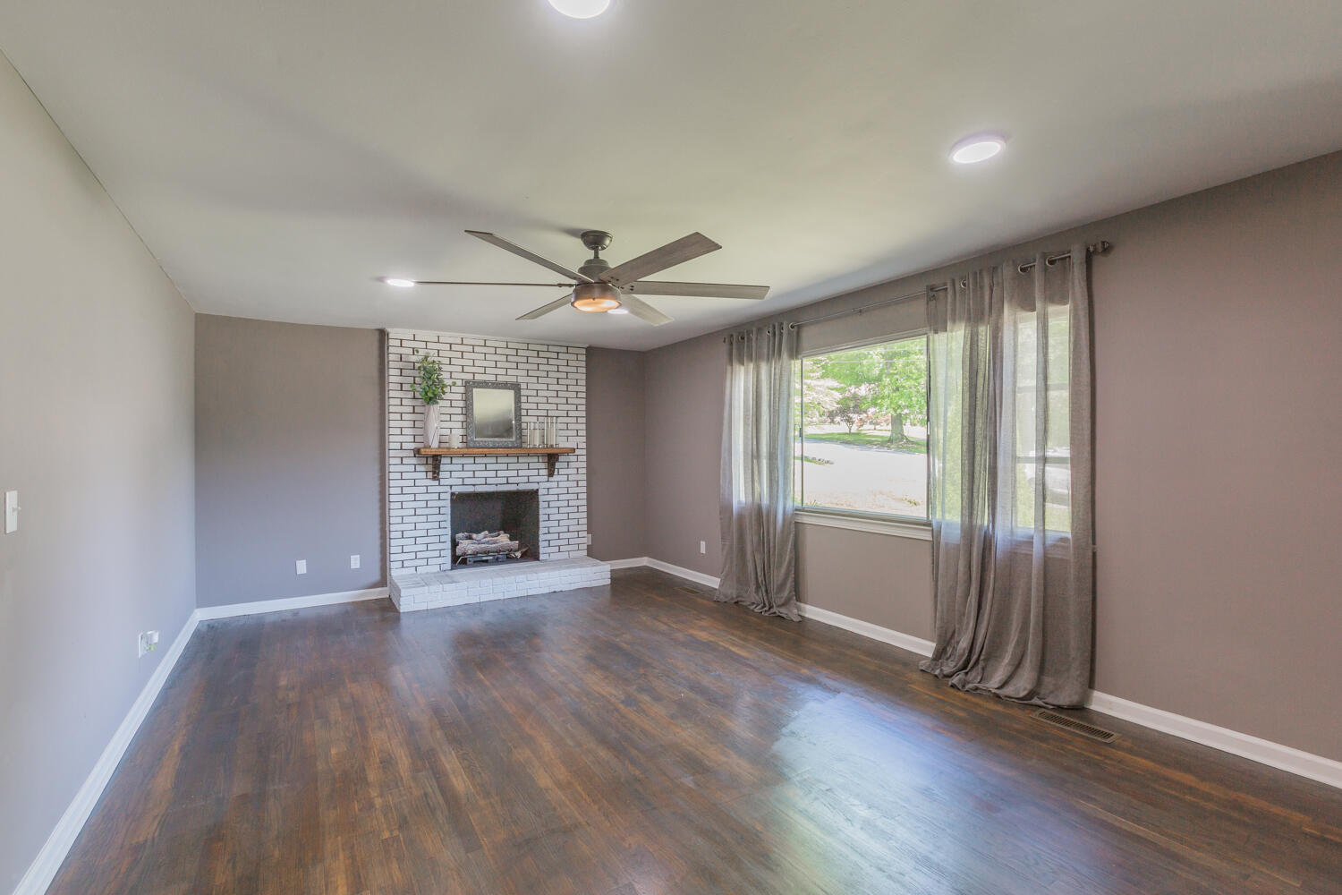 5016 Mimosa Circle