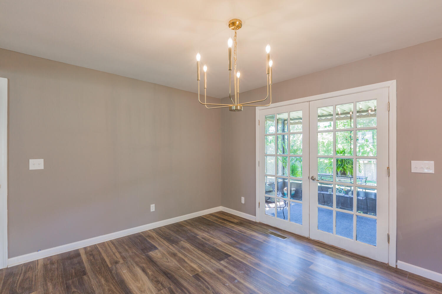 5016 Mimosa Circle