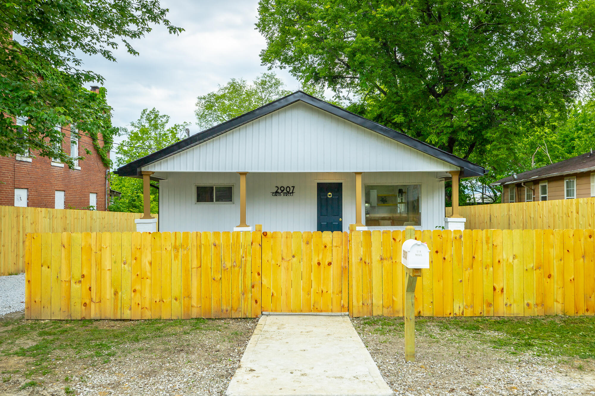 2907 Curtis Street