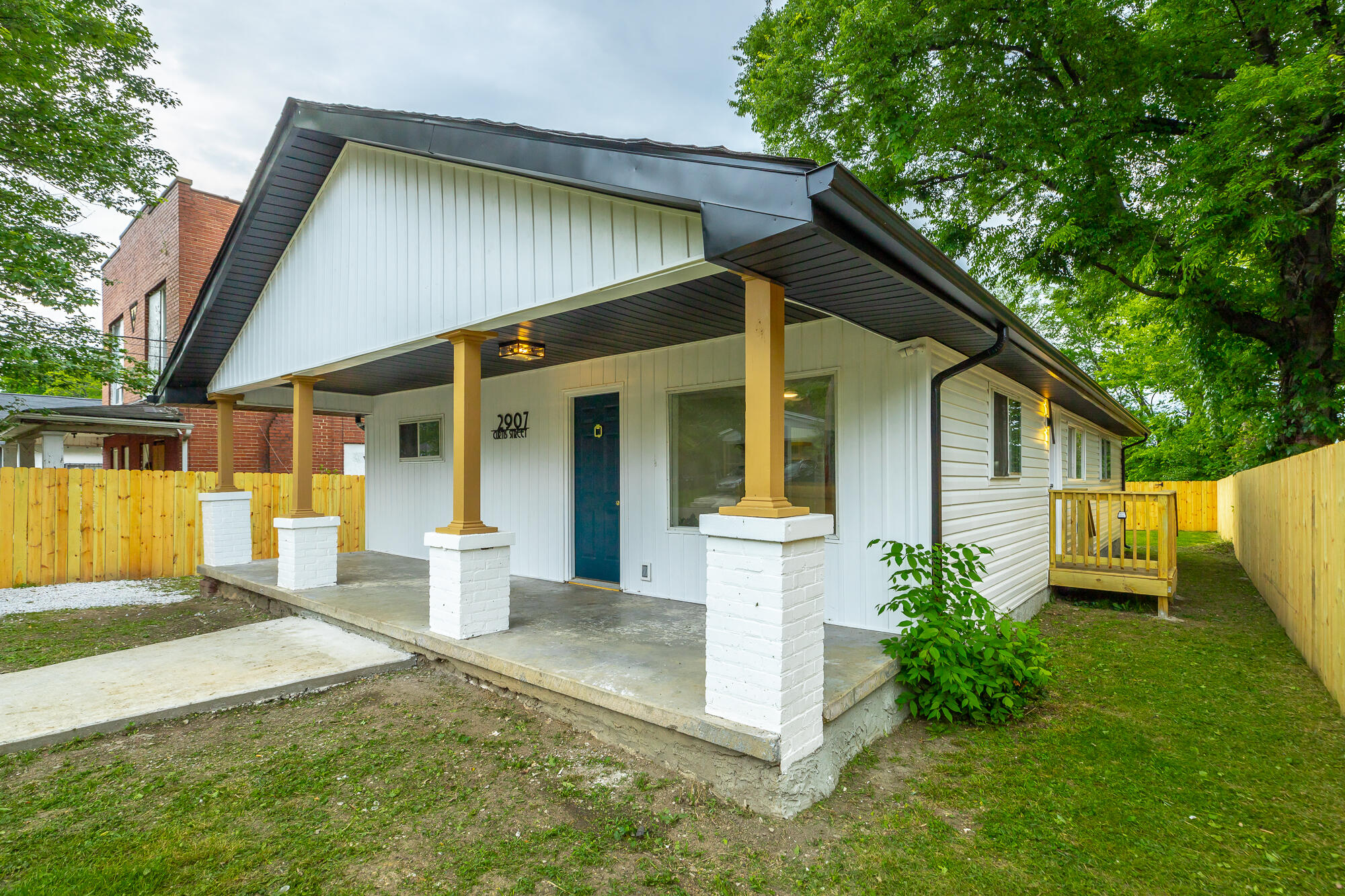 2907 Curtis Street