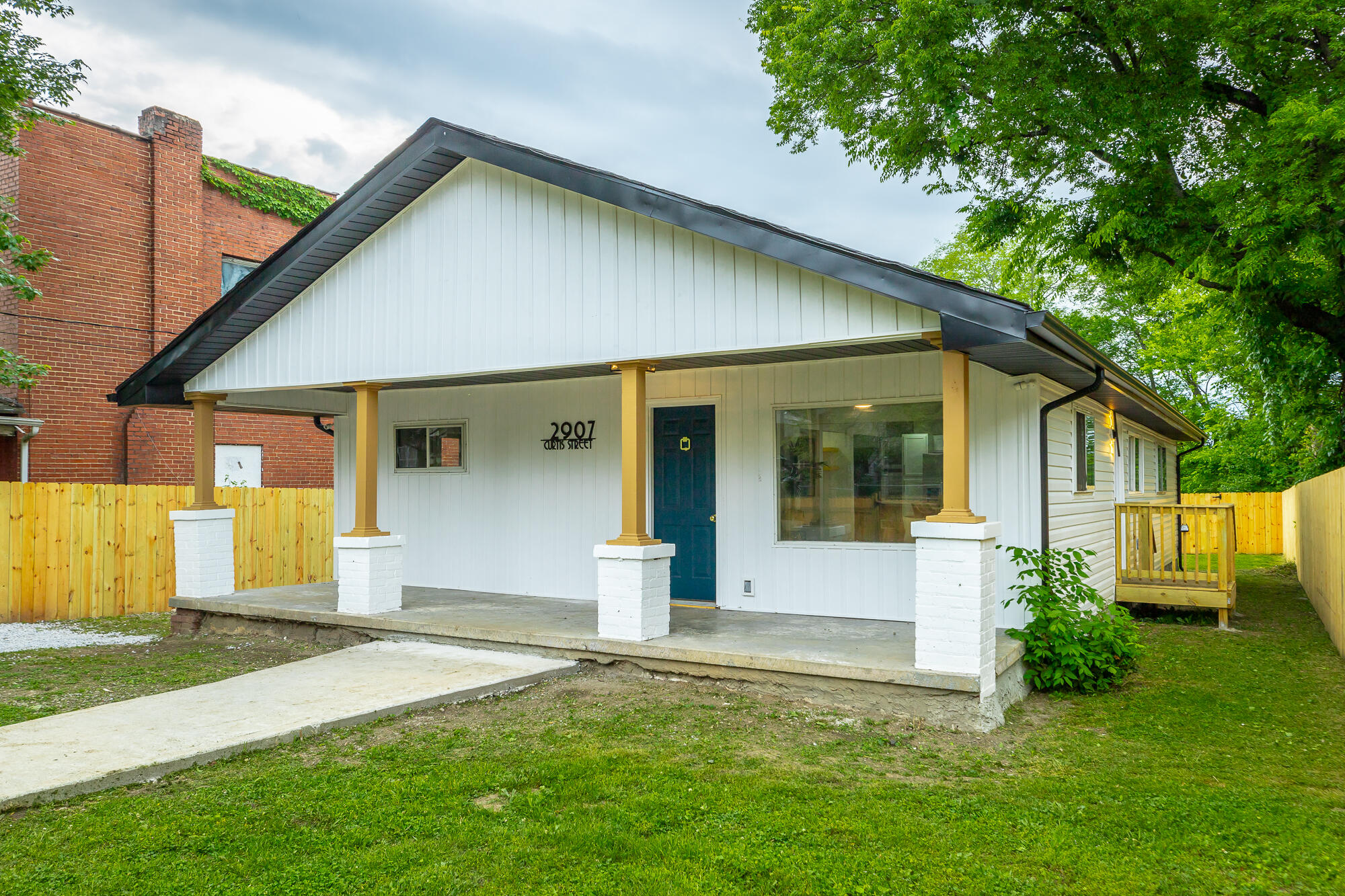 2907 Curtis Street