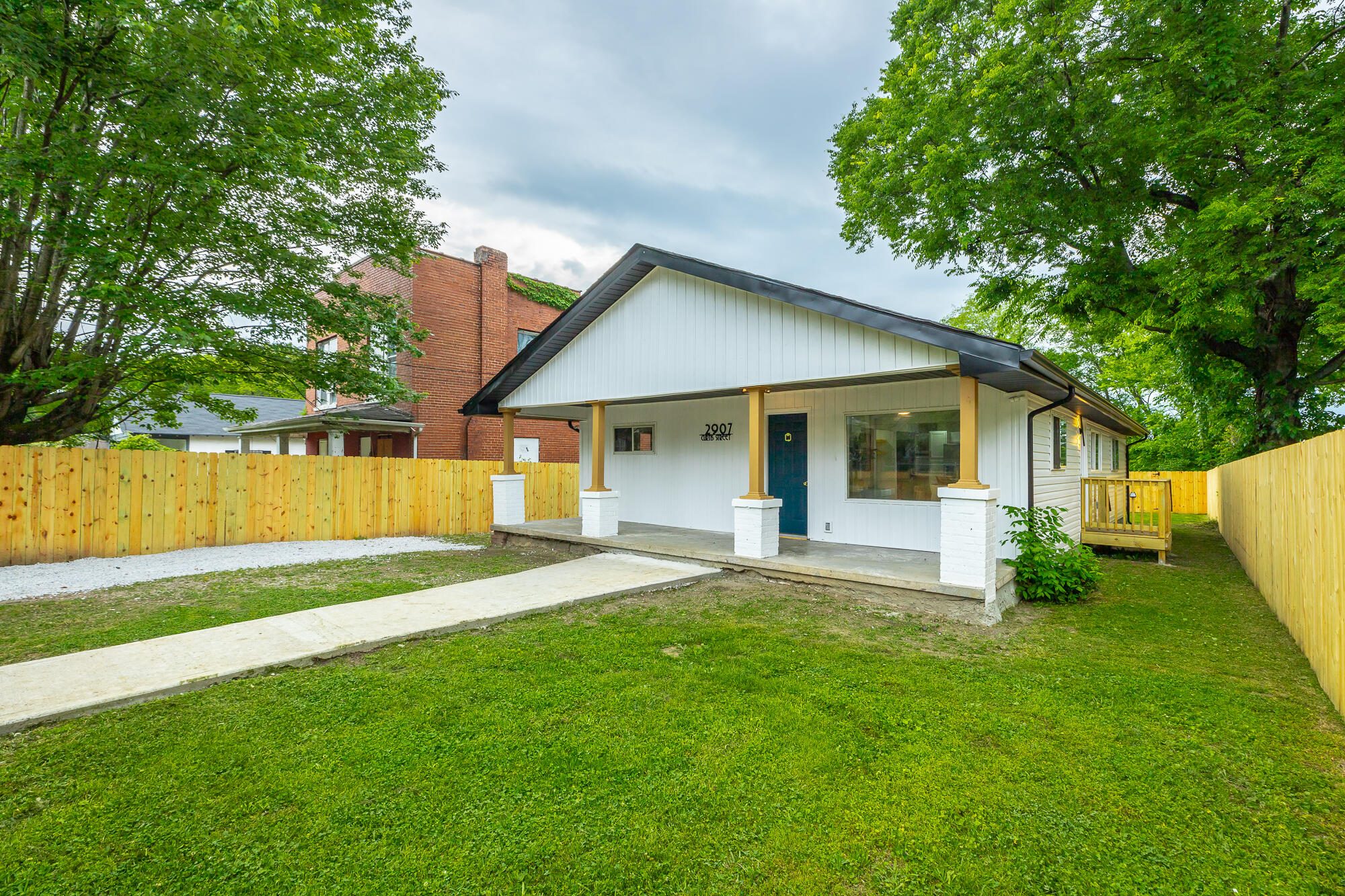 2907 Curtis Street