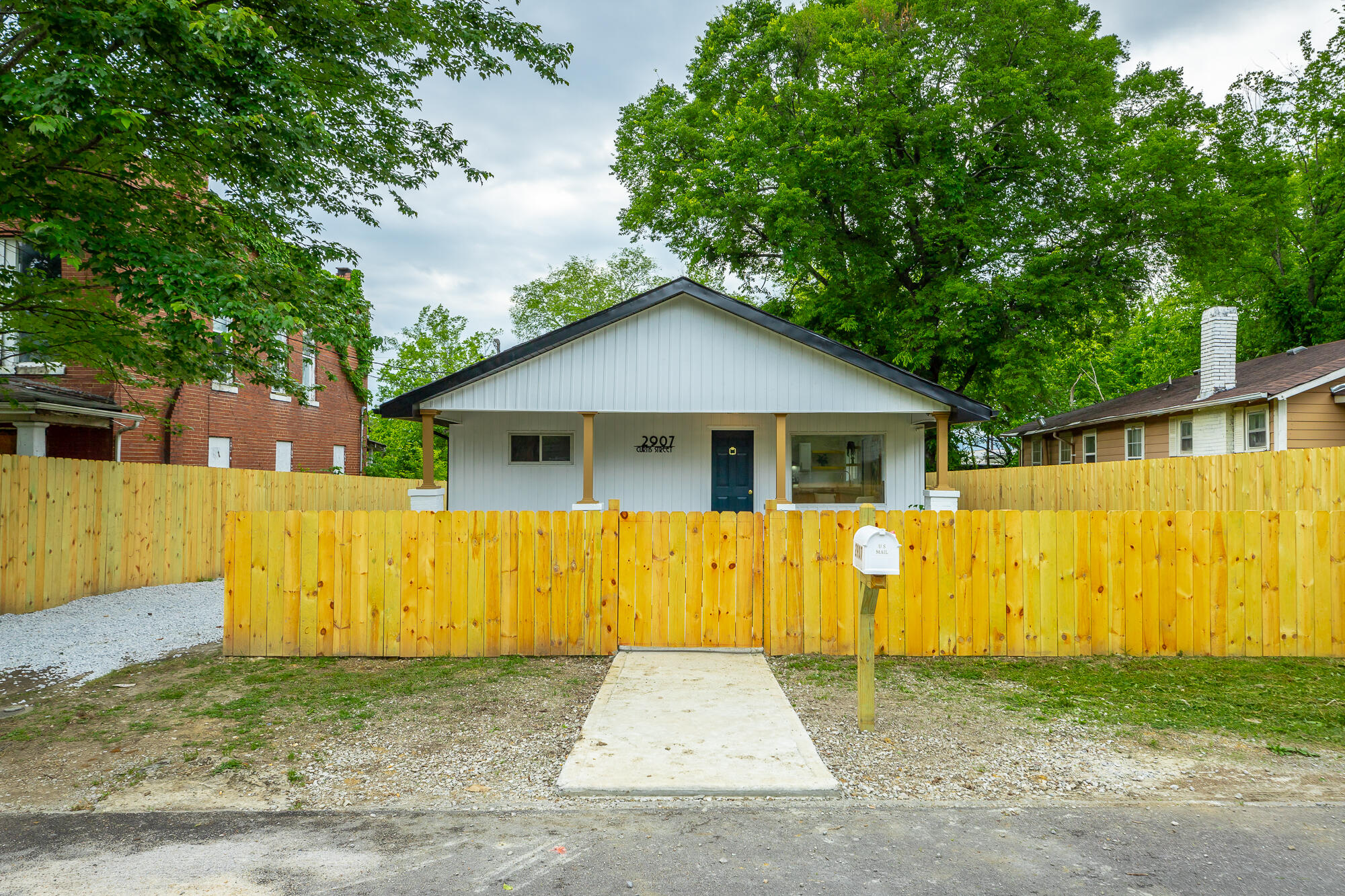 2907 Curtis Street