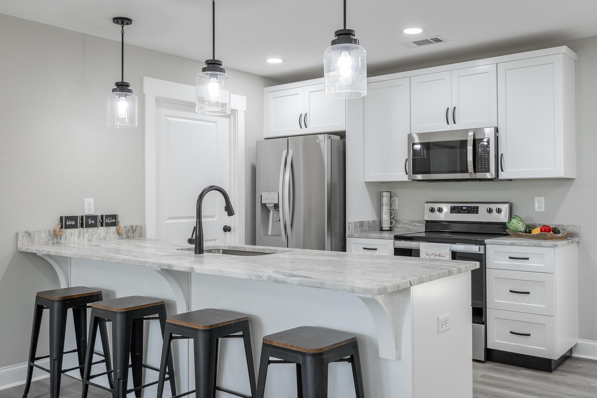 653 Bradley Avenue, LaFayette