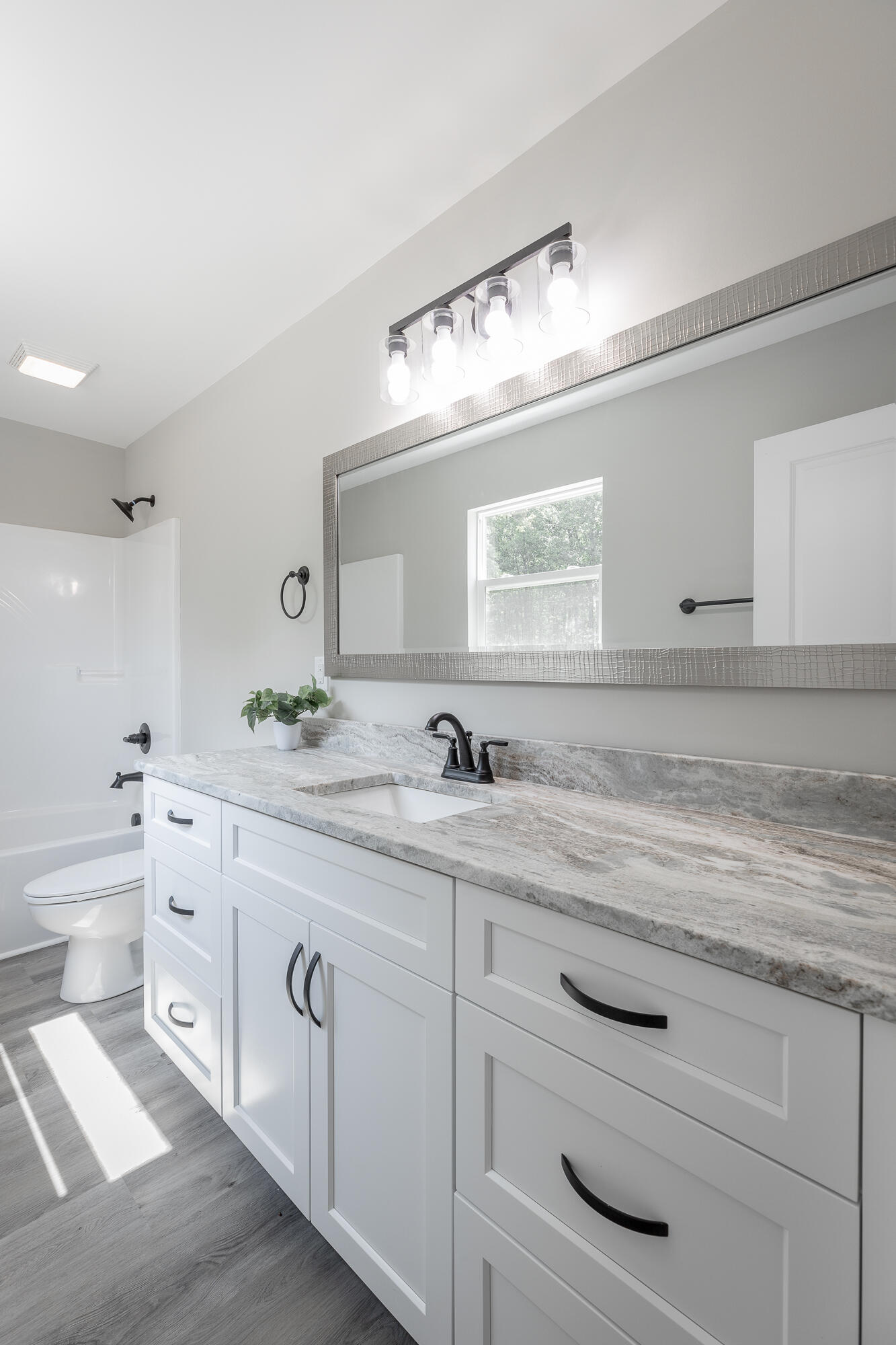 653 Bradley Avenue, LaFayette