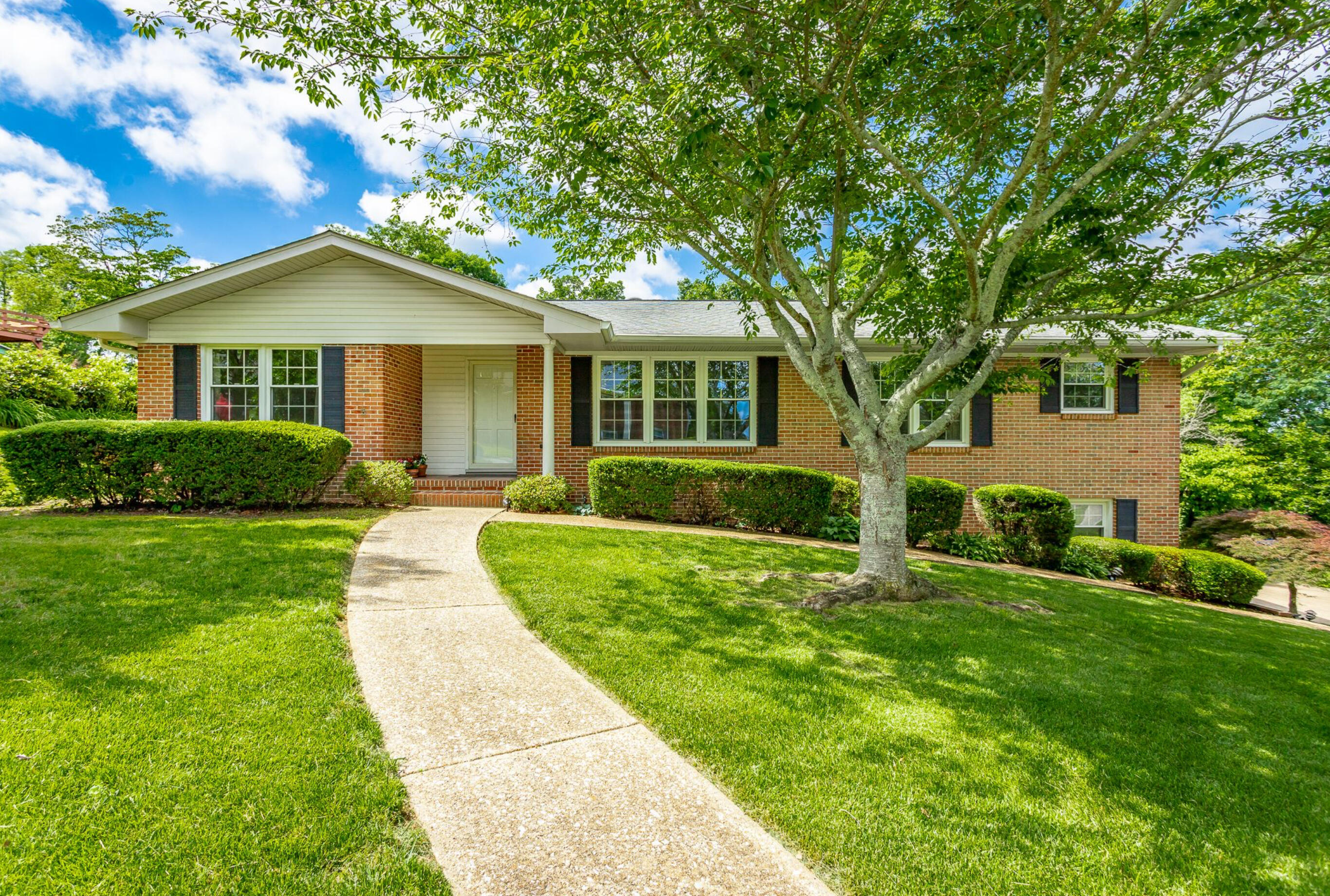 7110 Saratoga Lane