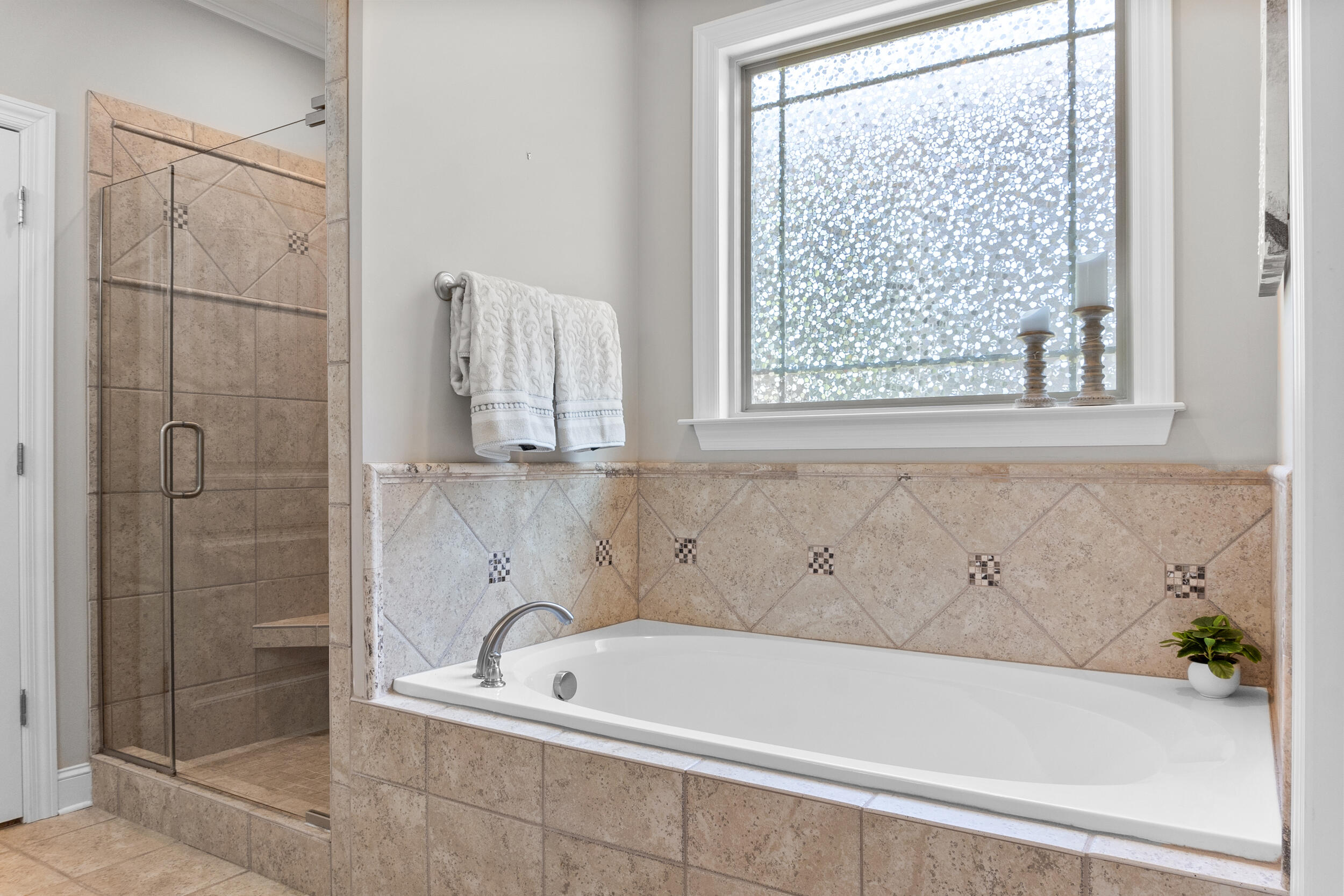 5417 Bungalow Circle