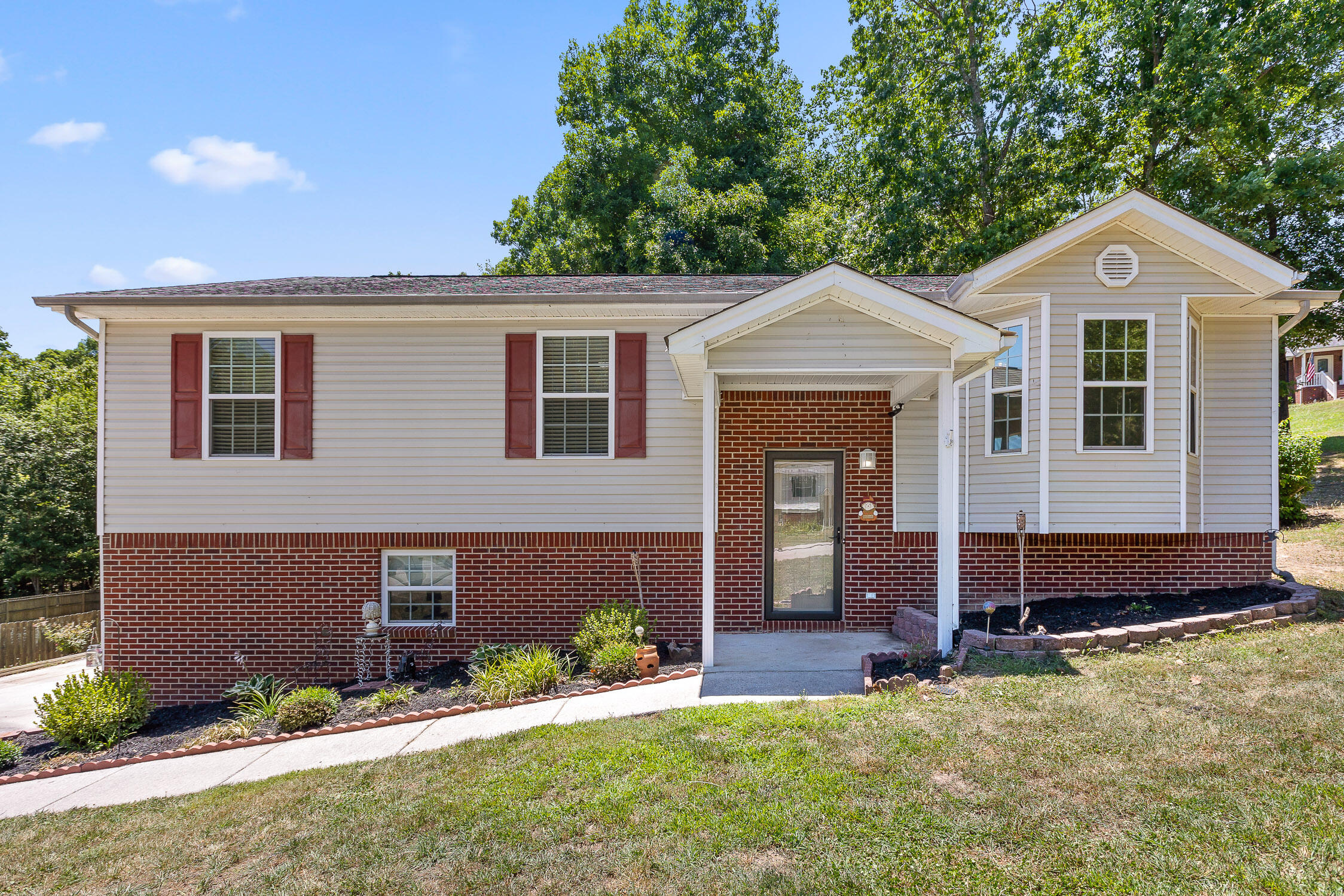 1220 Pendall Lane