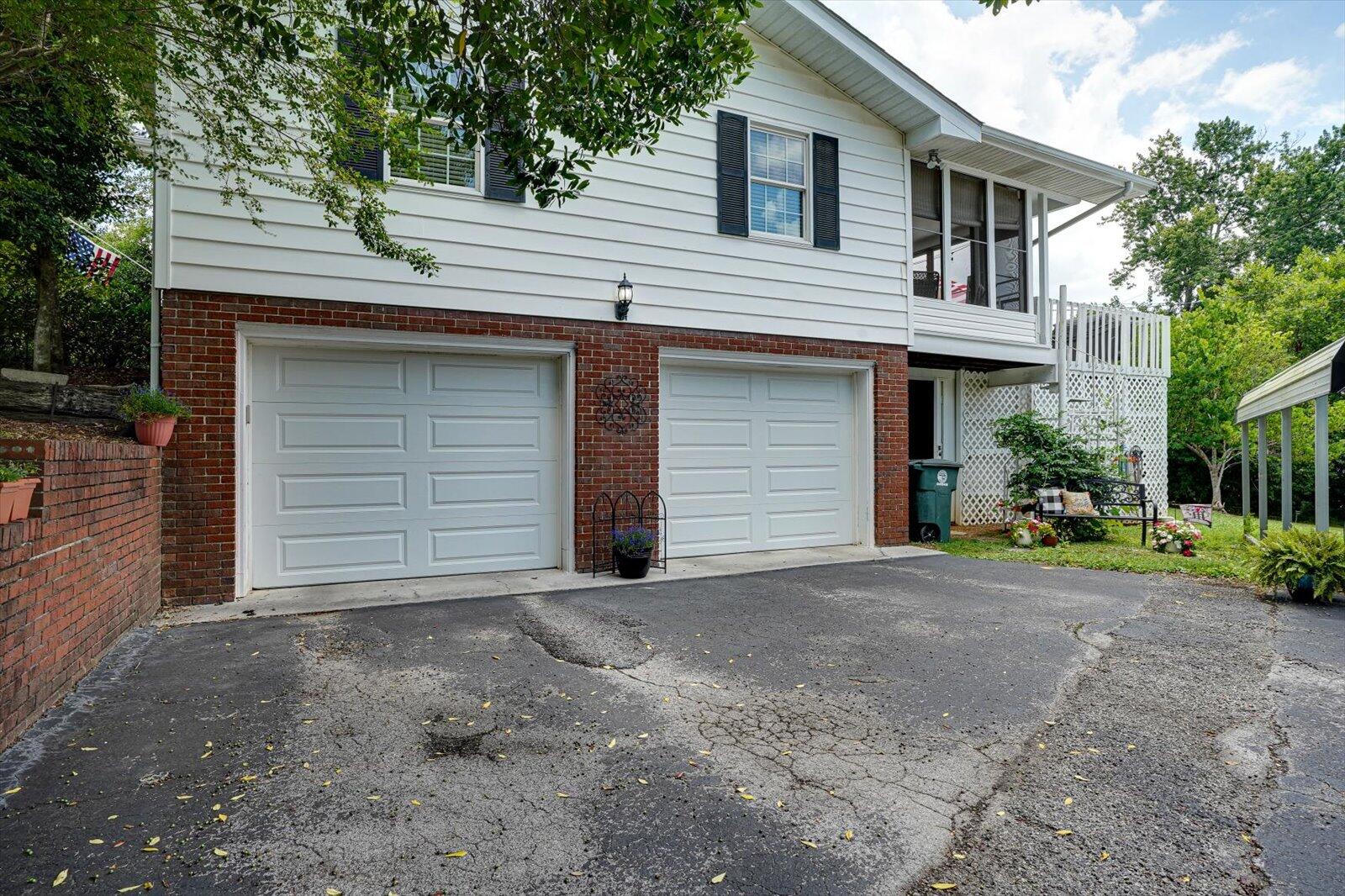 3522 Valley Trail