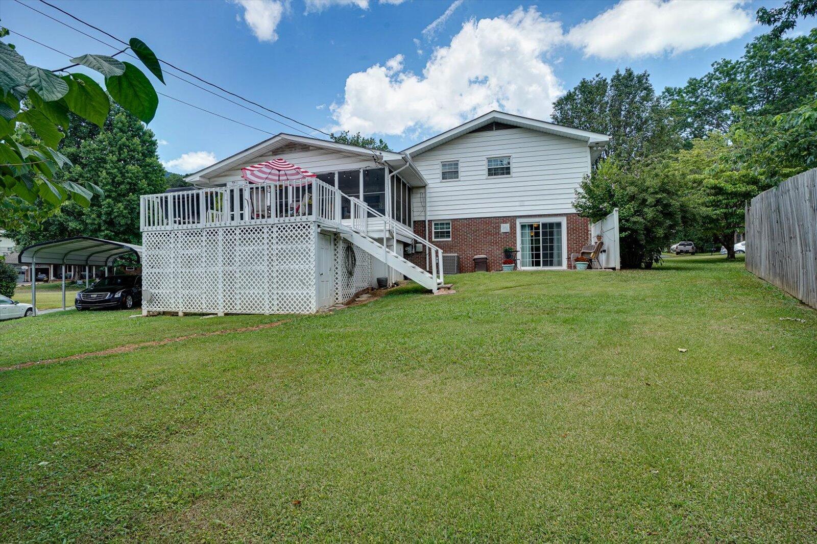 3522 Valley Trail